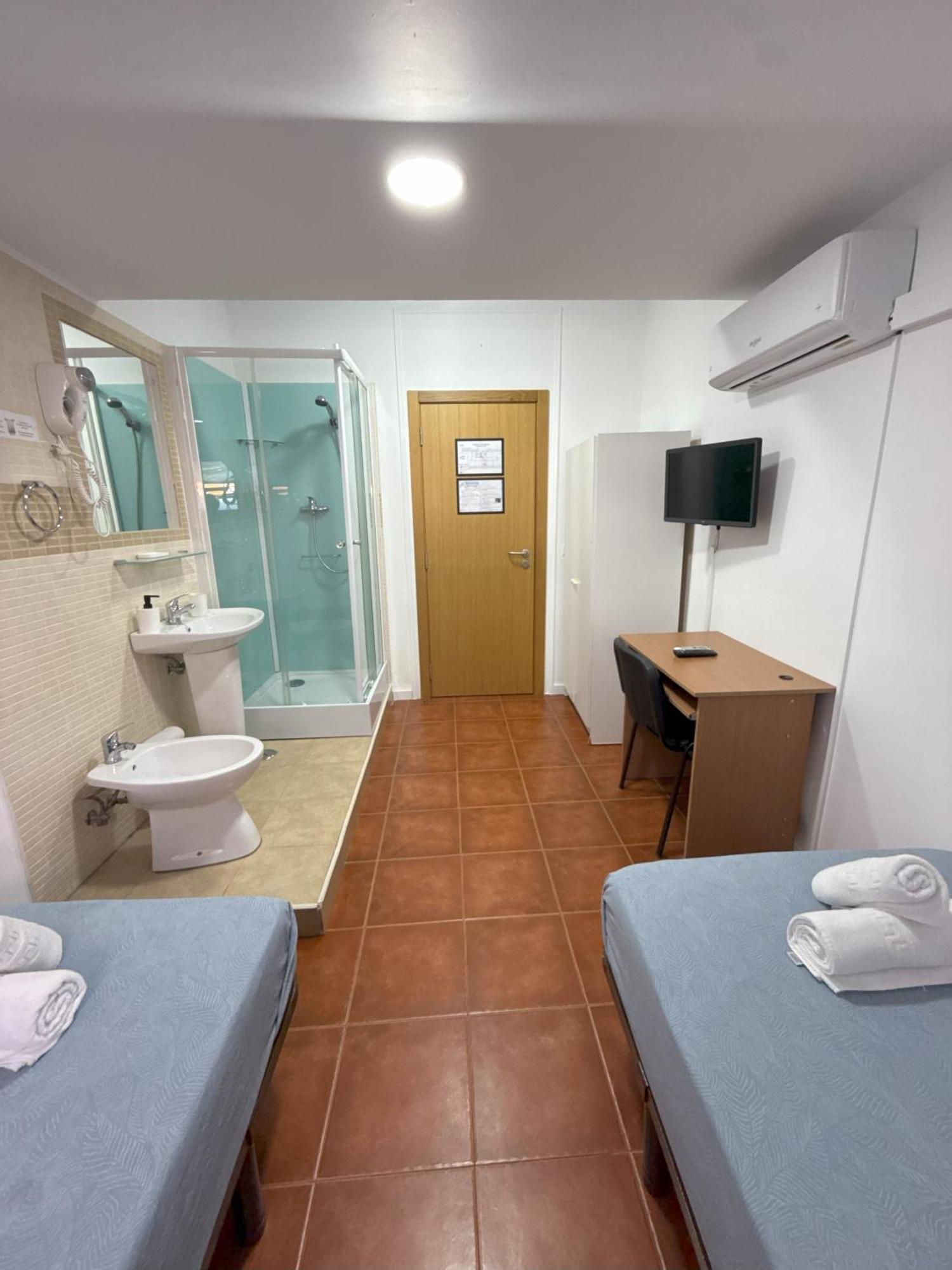 Twin Room Shower