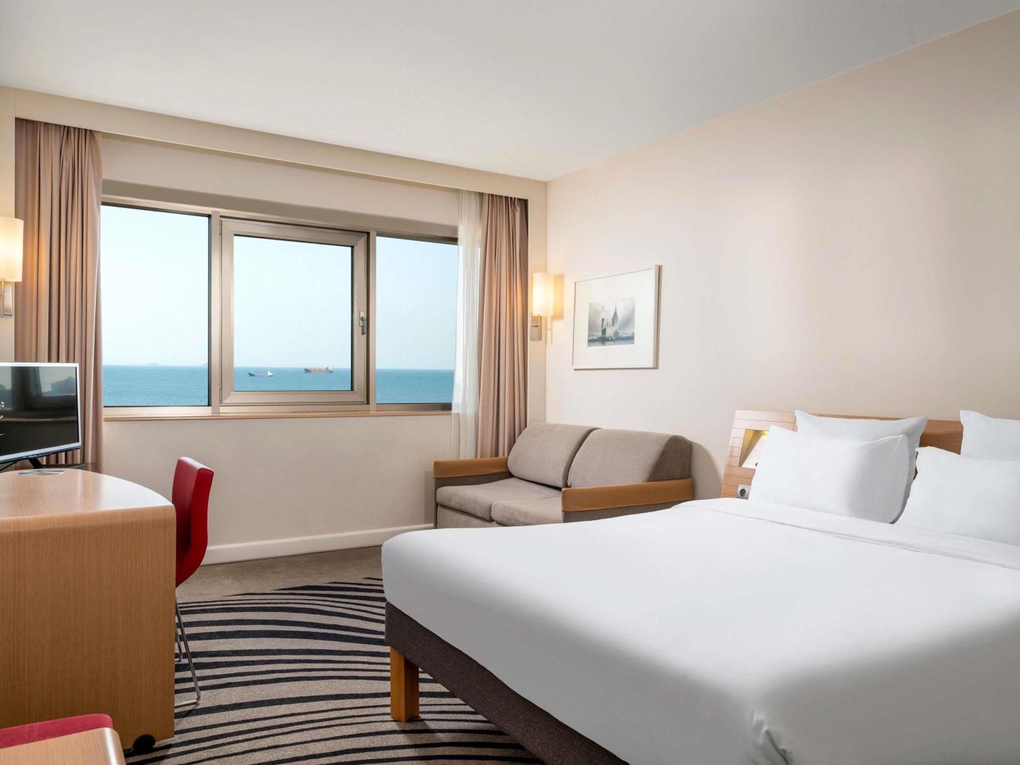 Standaard Kamer met Queensize Bed en Bank