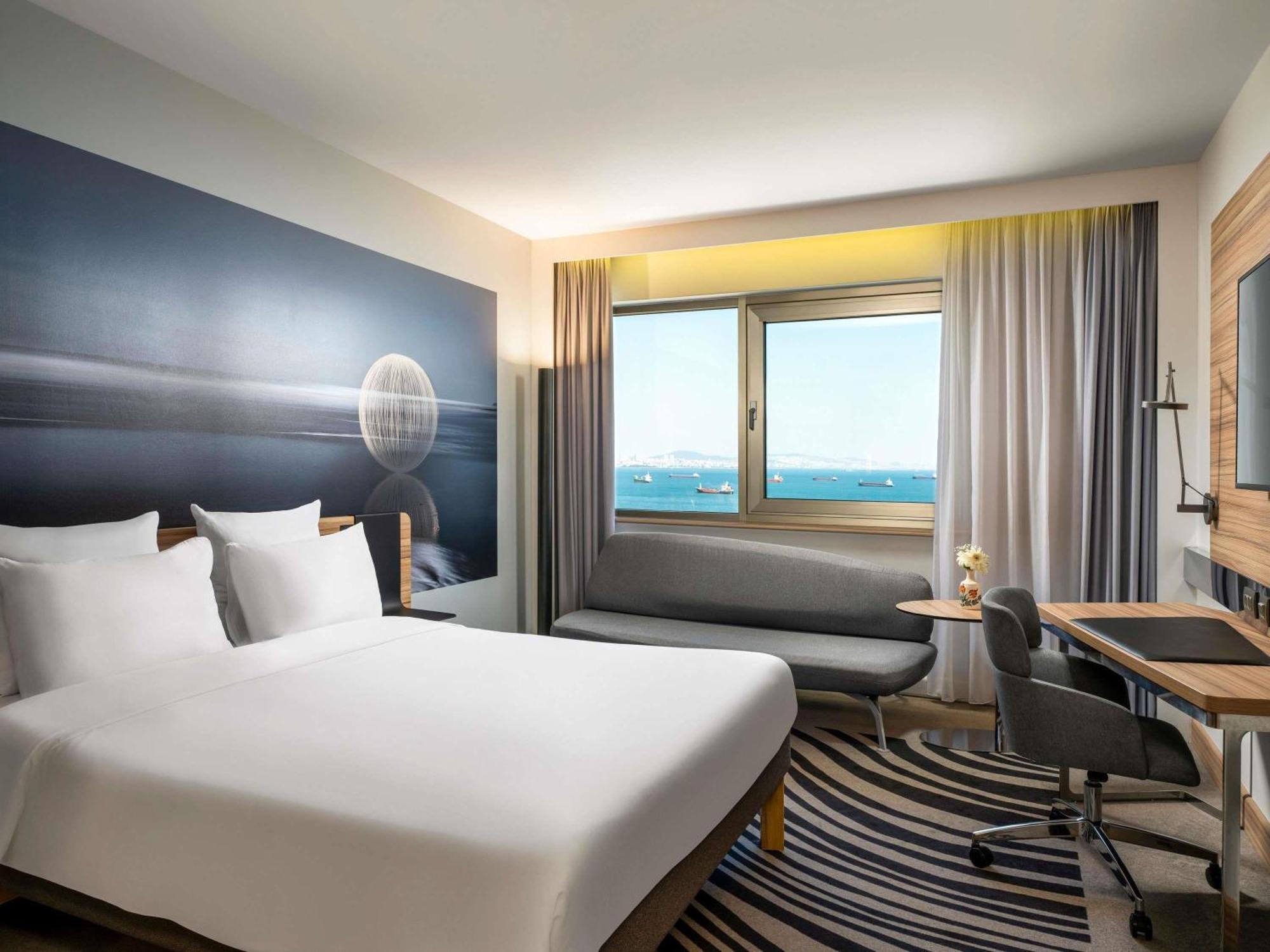 Superior Queen Room Sofa Sea View