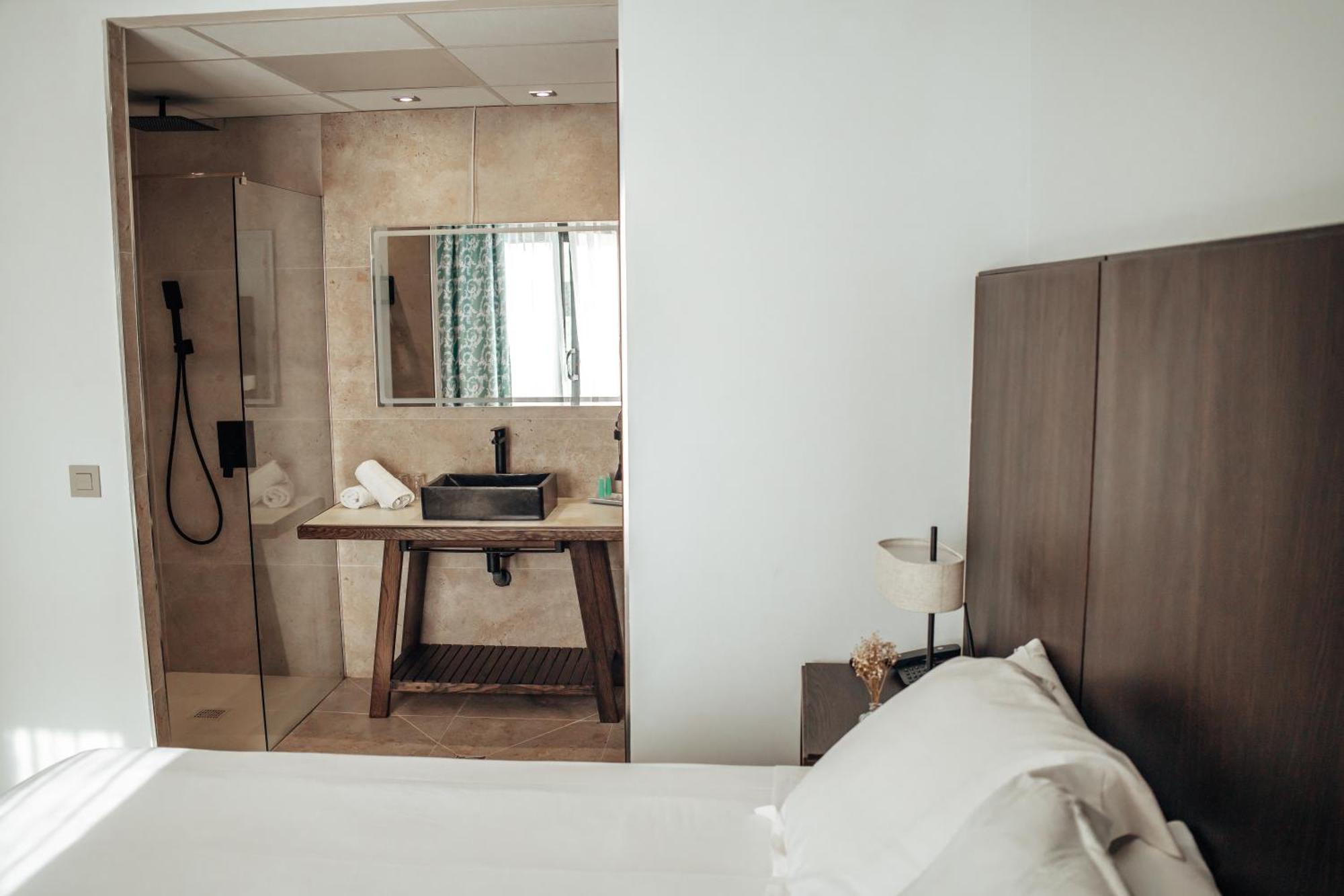 Habitación Doble con vistas a la piscina