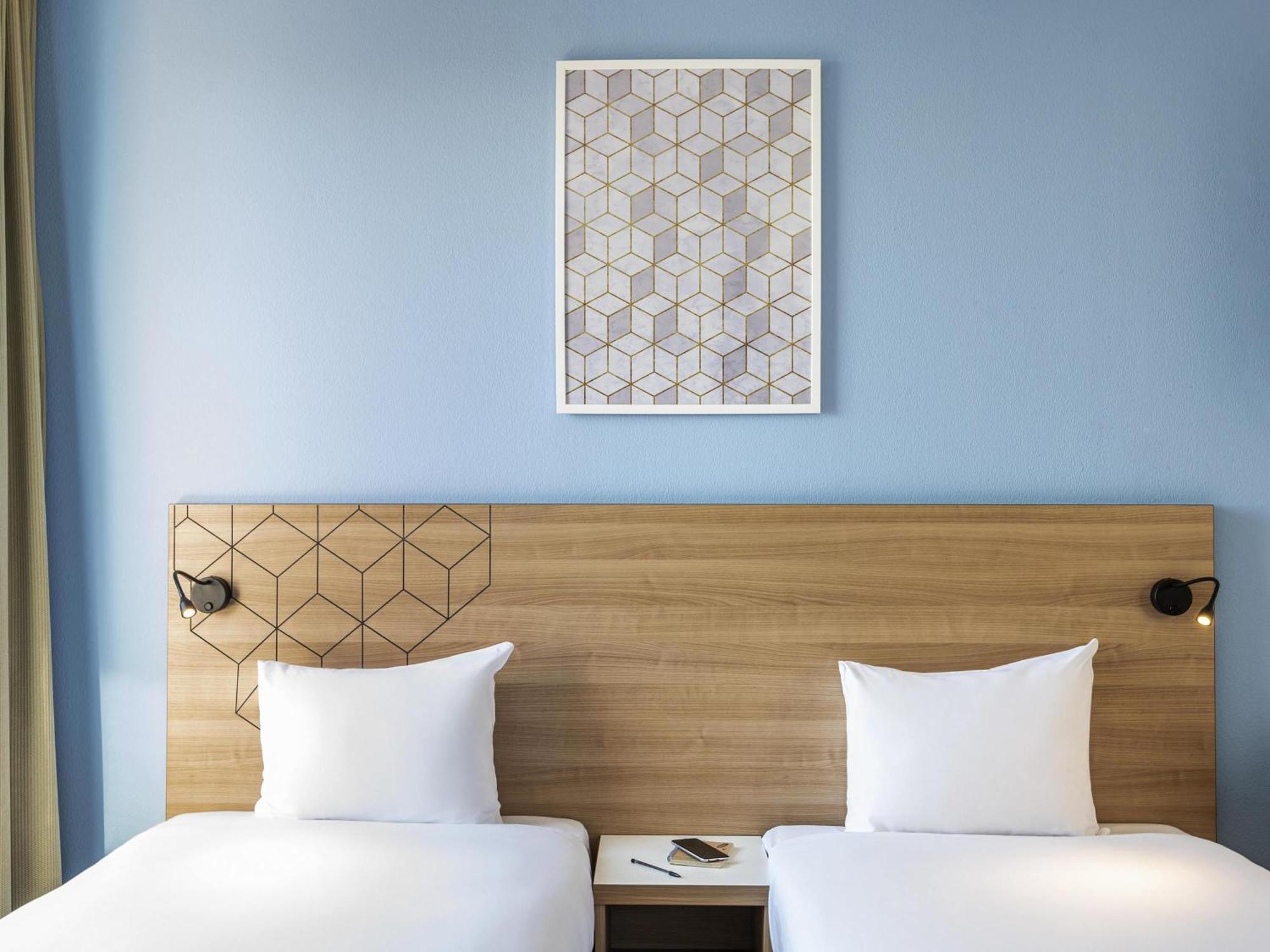 Studio Two Twin Beds