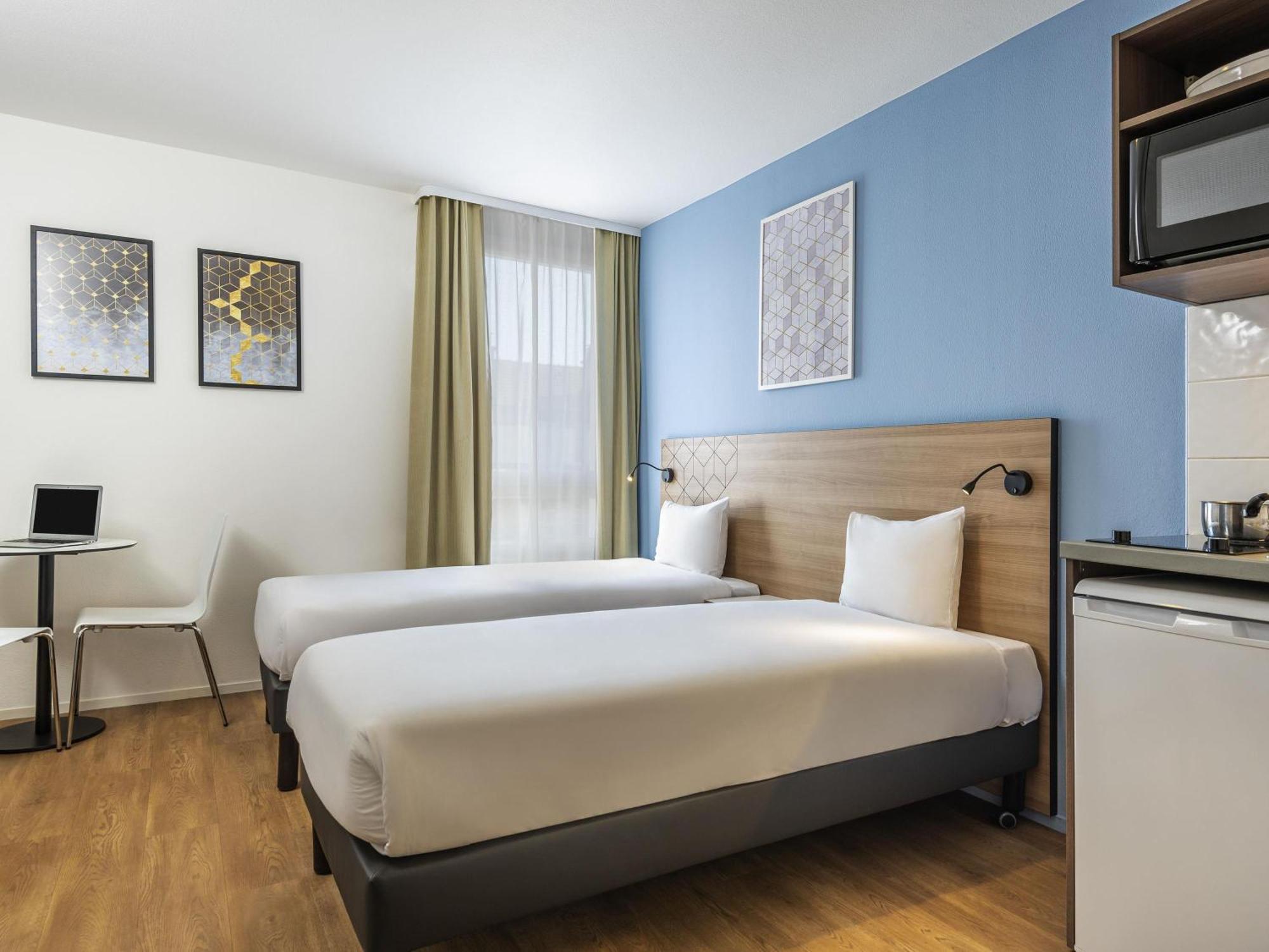 Studio Two Twin Beds