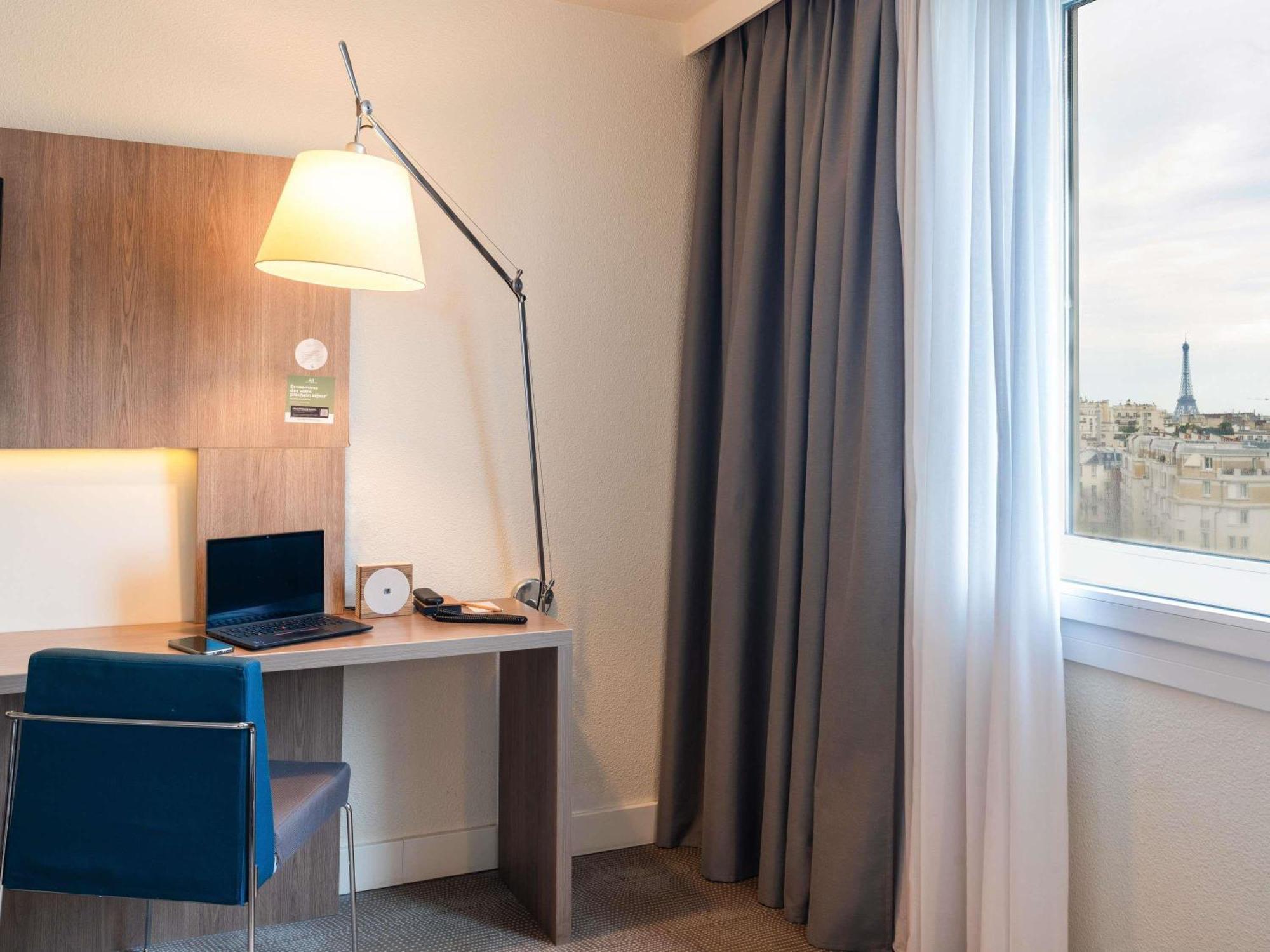 Executive Queen Room Eiffel Tower View