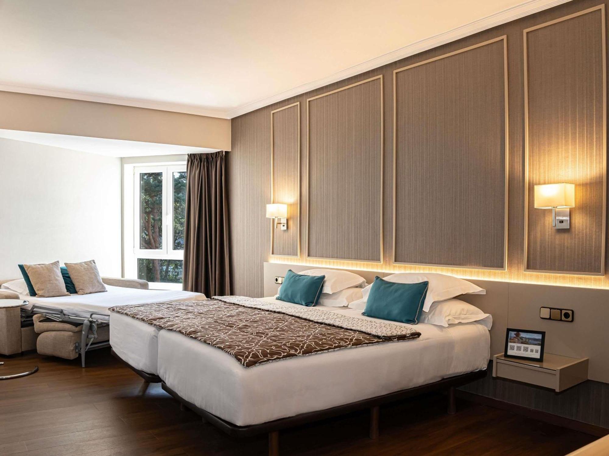 Habitación Doble Estándar con sofá y vistas a la montaña - 2 camas