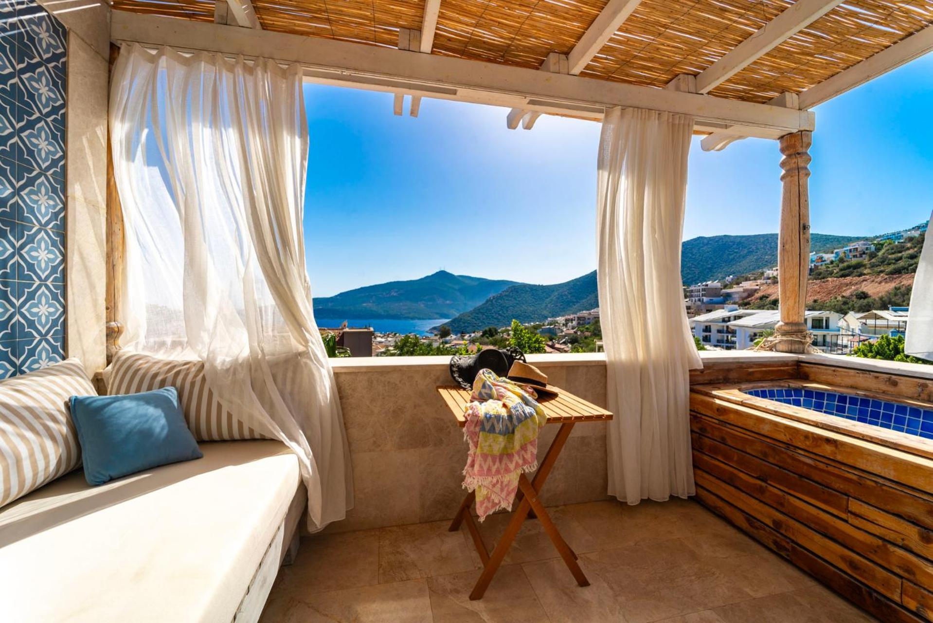 Master Deluxe Sea View Twin,1722909598:JPEG