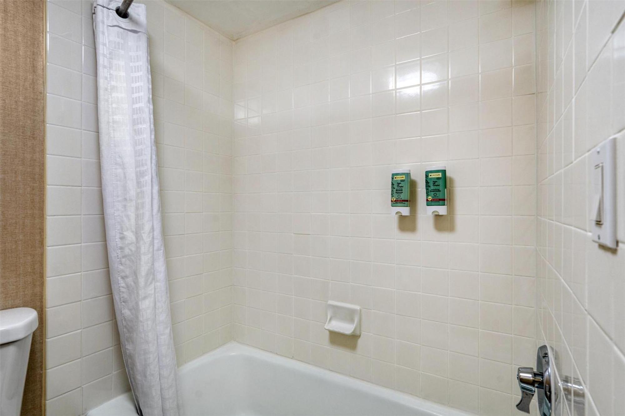 Queen Suite with Spa Bath,1704896038:JPEG