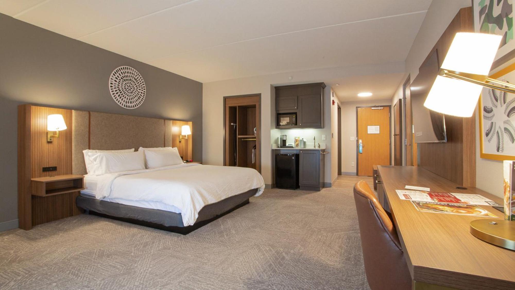 King Room Mobility Access or Roll Shower Non-Smoking