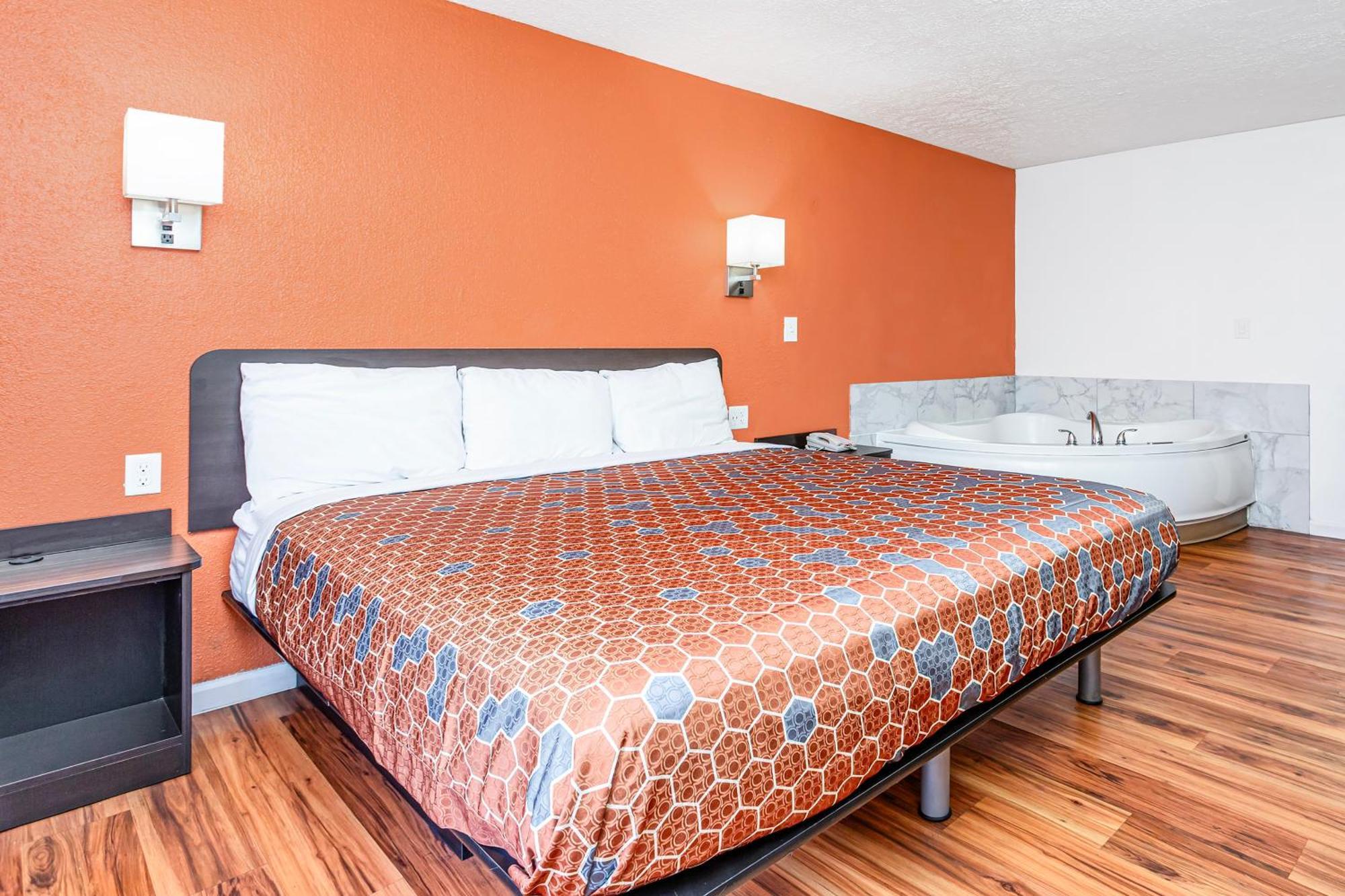 King Bed Non-Smoking Jetted Tub