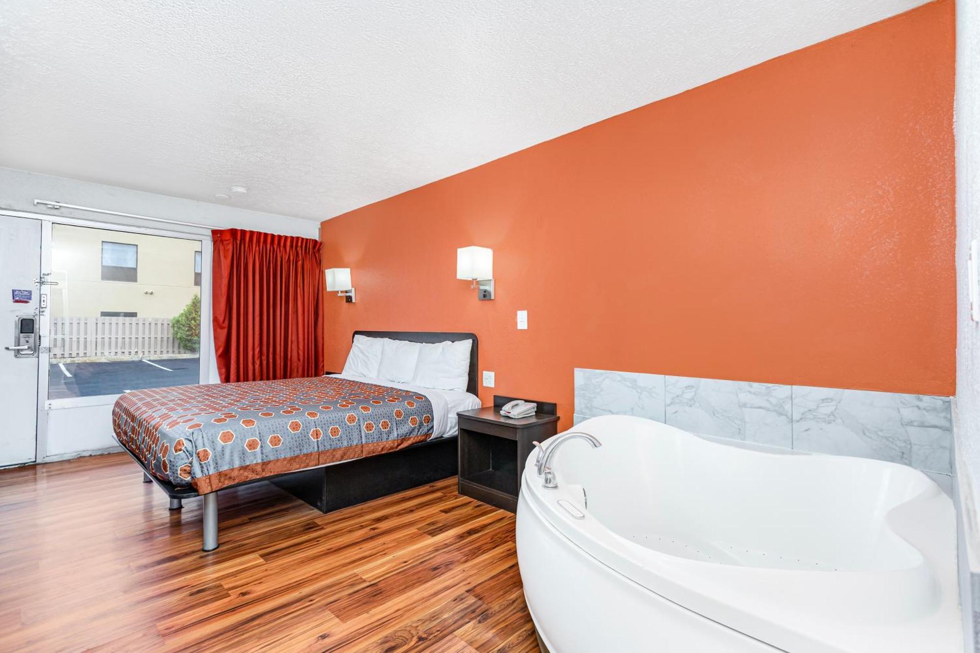 King Bed Non-Smoking Jetted Tub