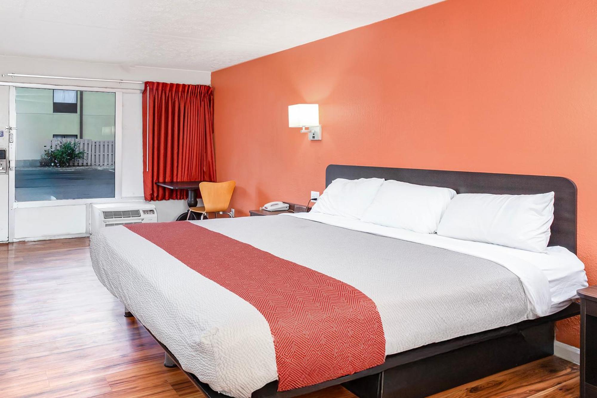 King Bed Non-Smoking