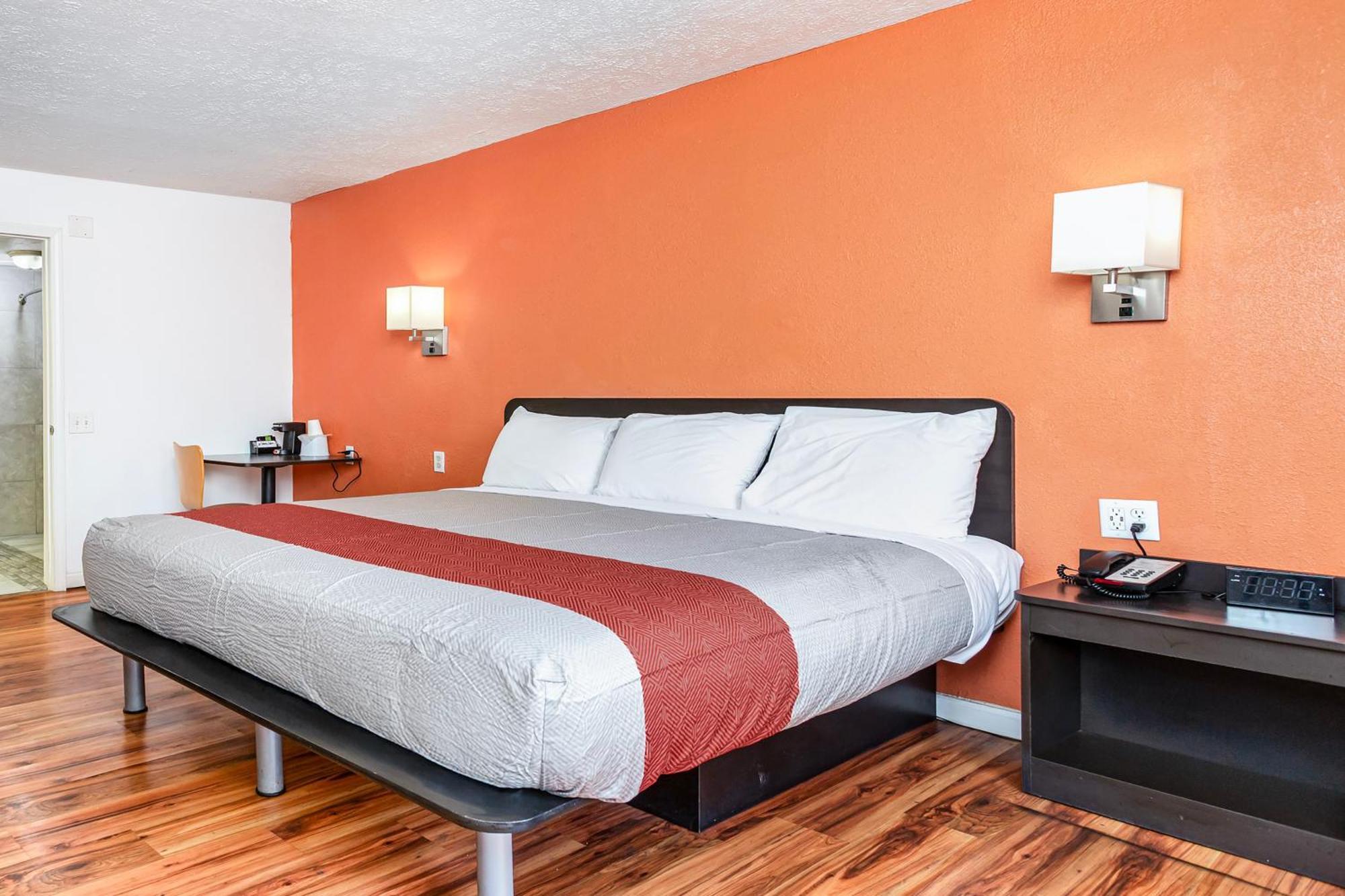 King Bed Accessible Smoking