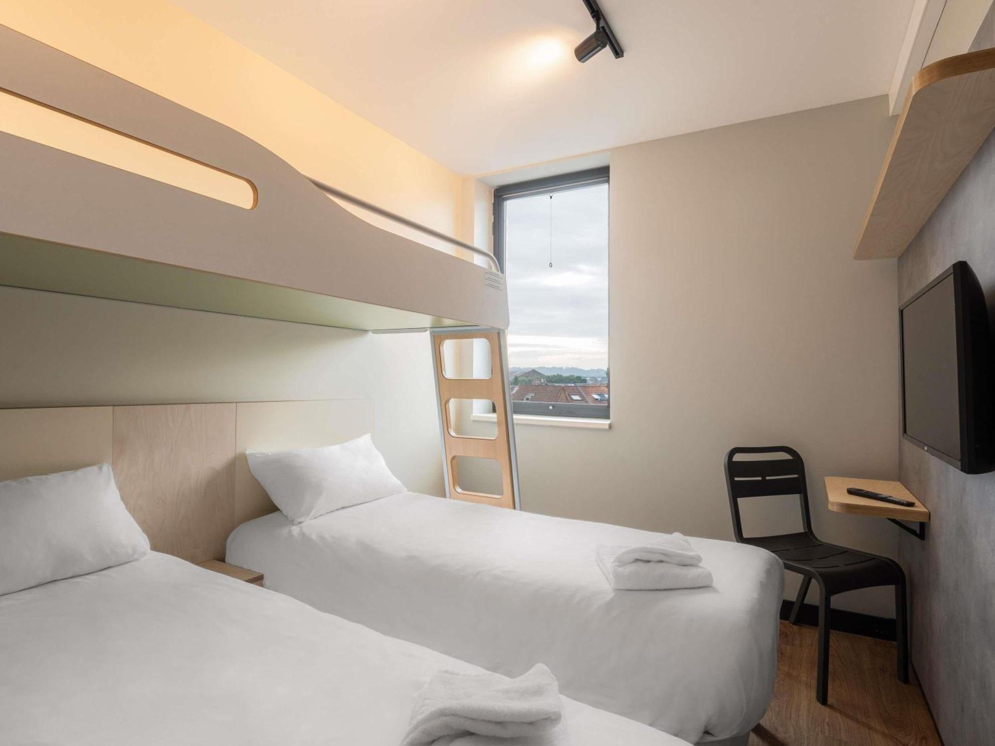 Standard Room Two Single Beds One Bunk Bed,1704928832:JPEG