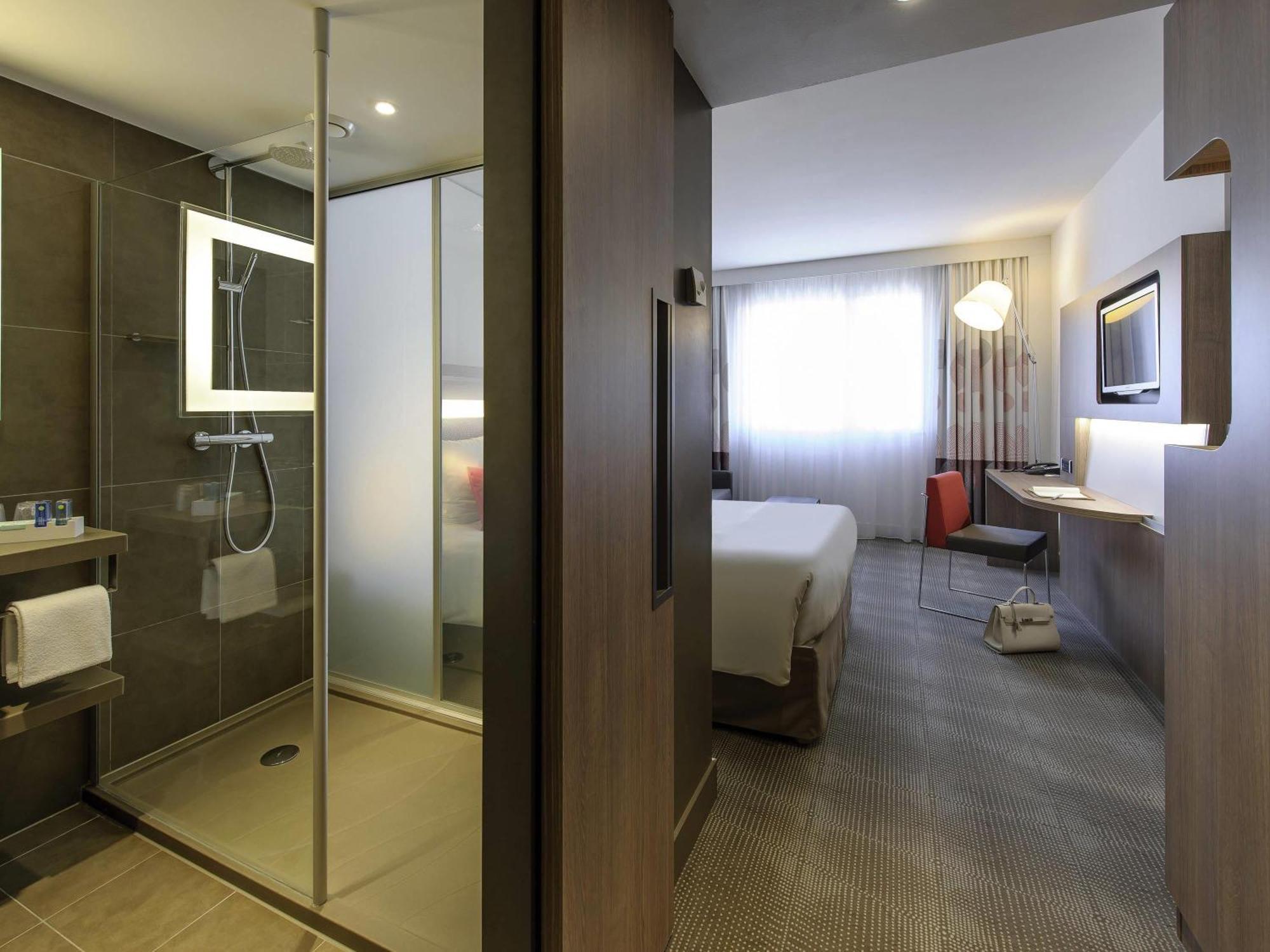 Connecting Rooms