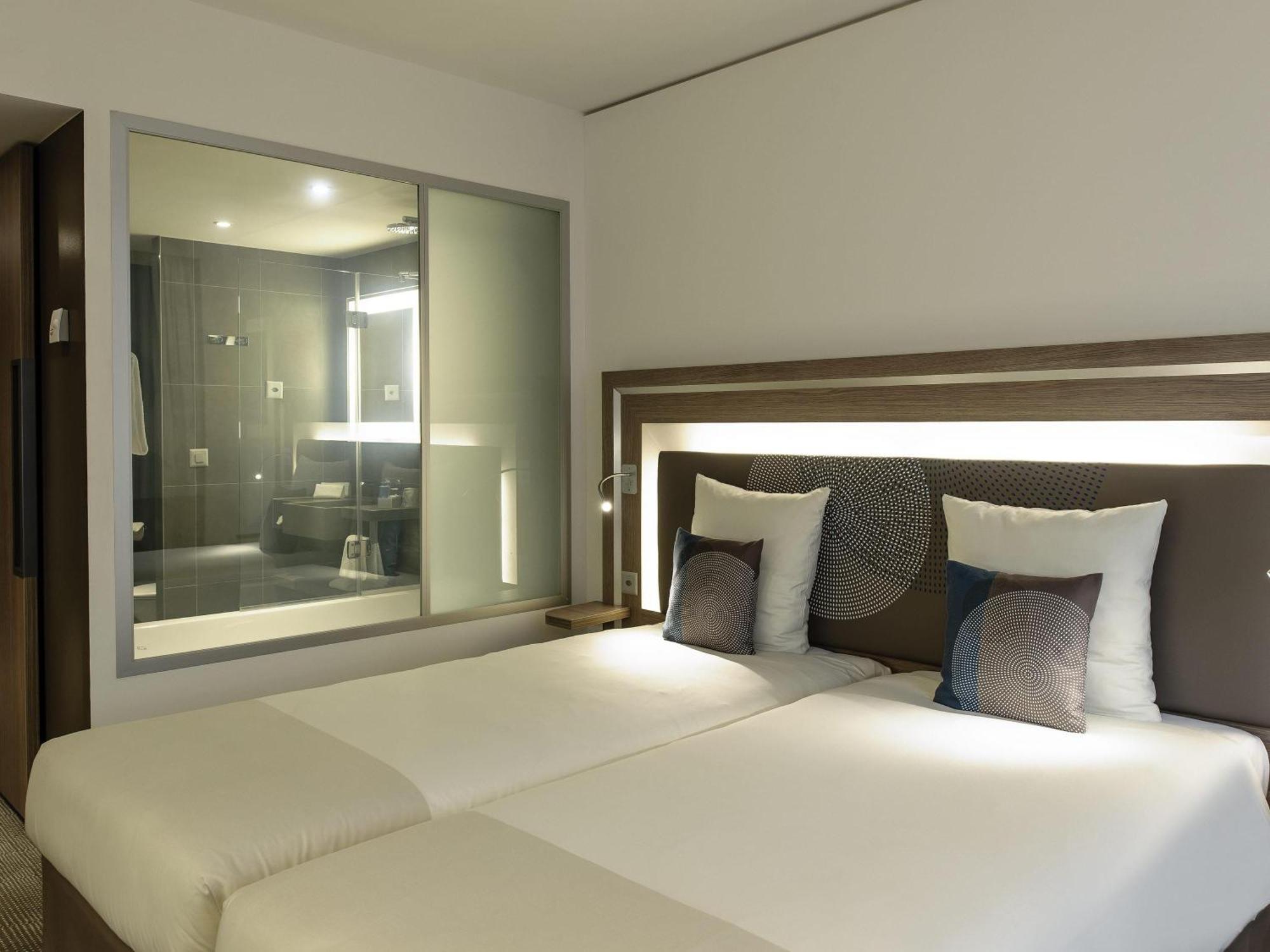 Connecting Rooms