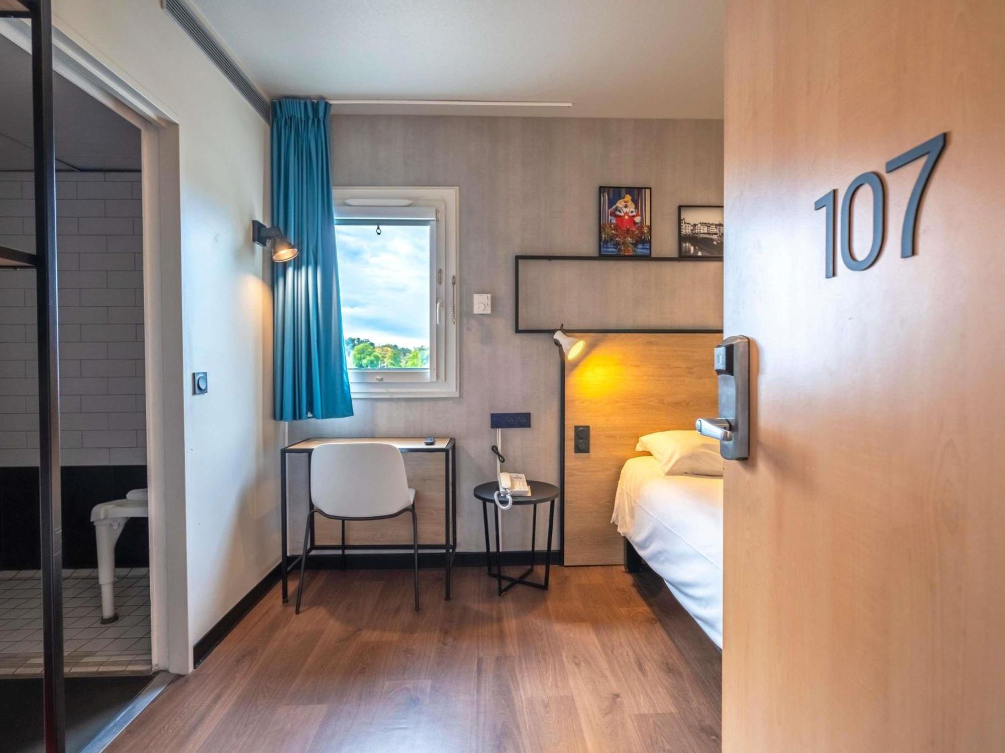 Standard Double Room Mobility Access