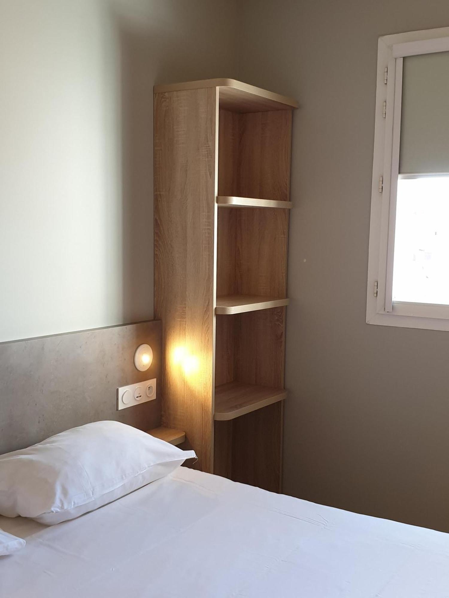 Standard Double Room Shower