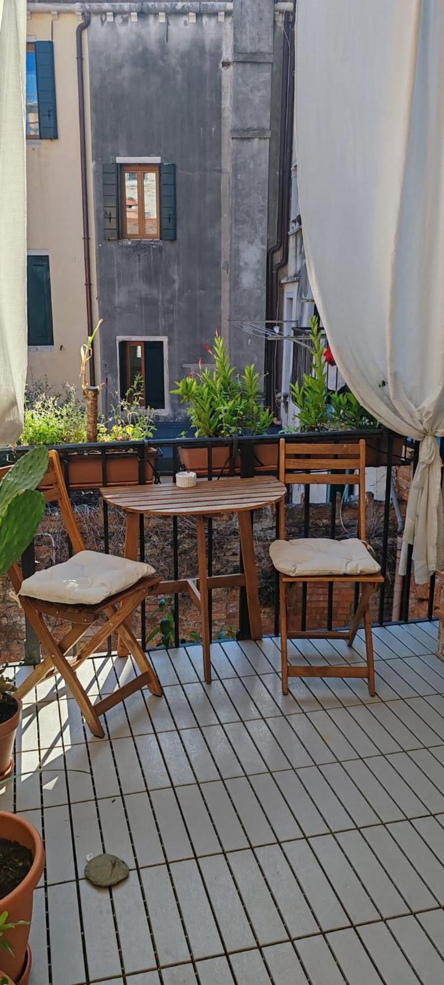 Studio Balcony