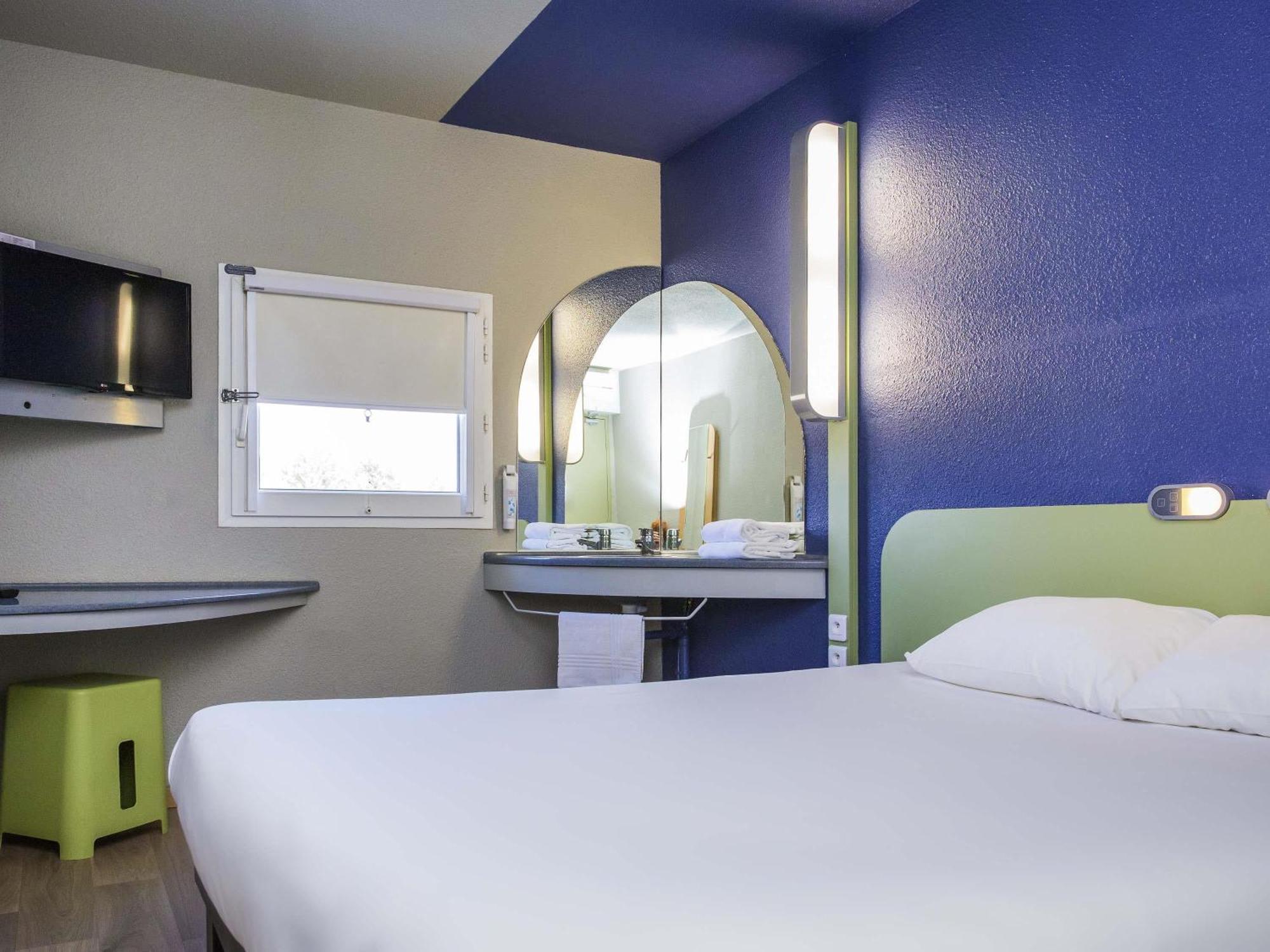 Double room large bed