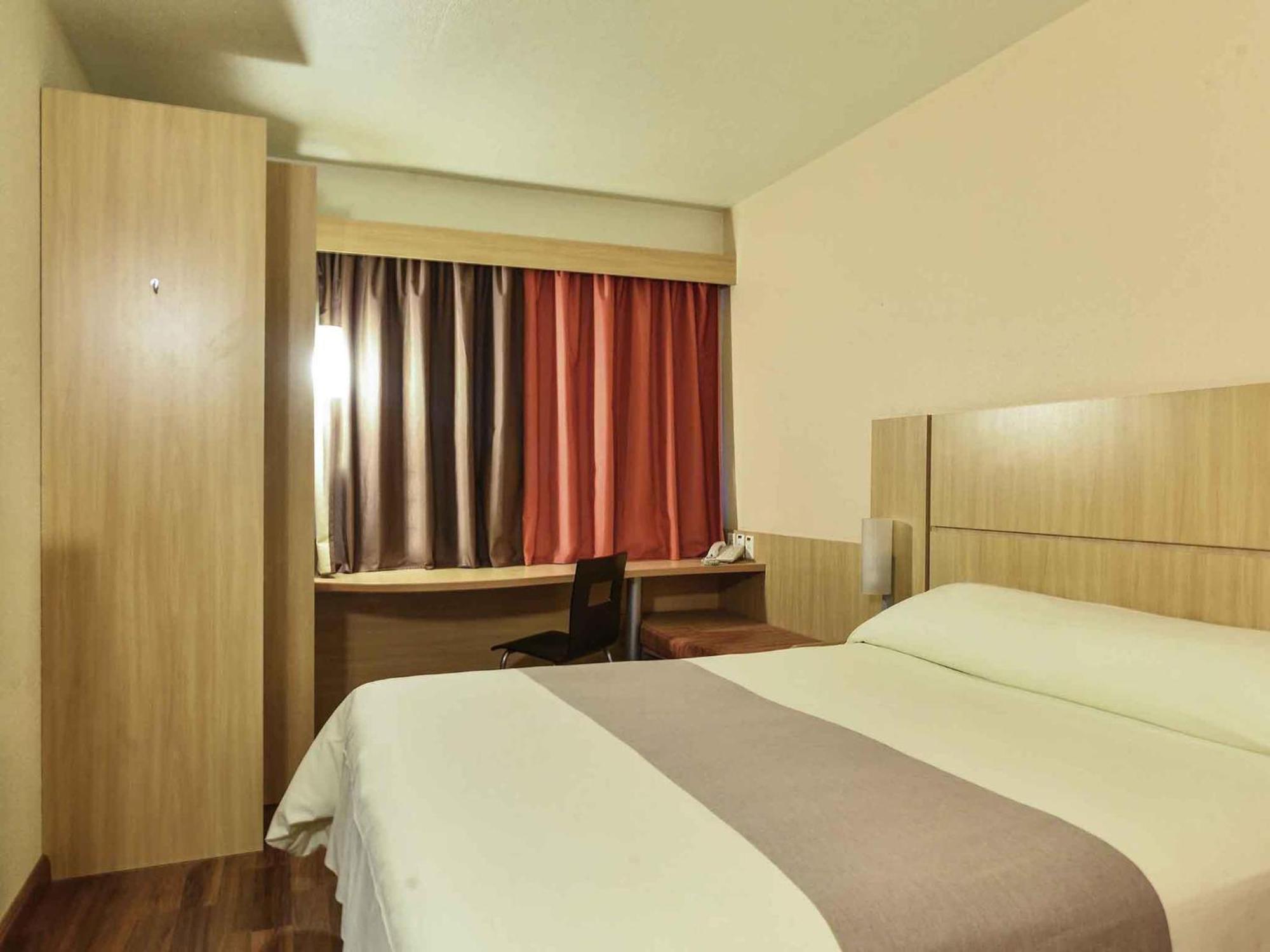 Quarto Standard com 1 Cama de Casal