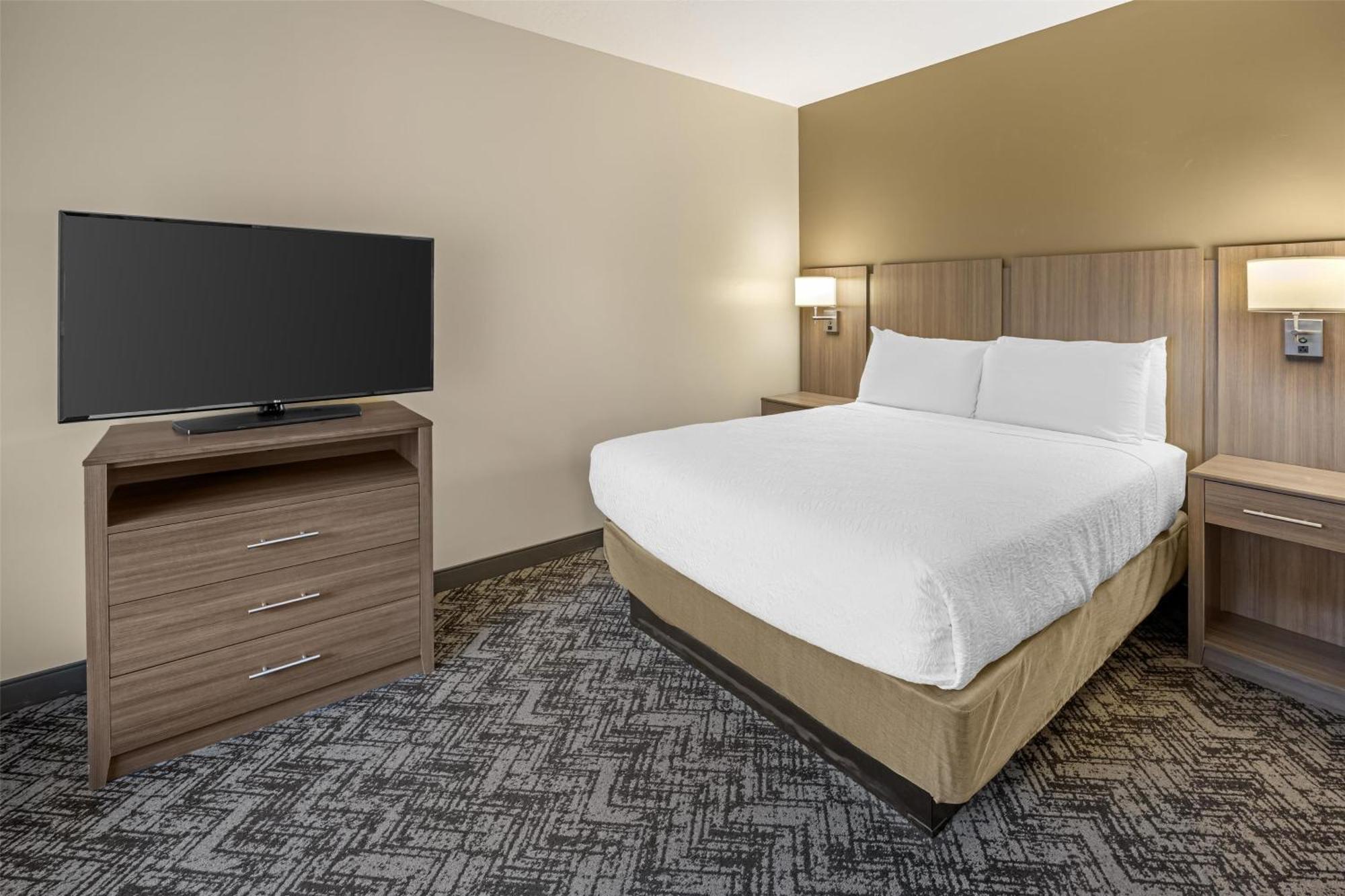 Family Suite Three Queen Beds Non-Smoking