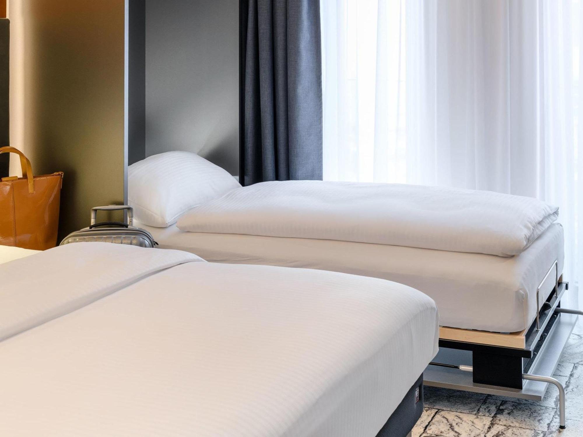 Familienzimmer mit 1 Doppelbett und 1 Einzelbett
