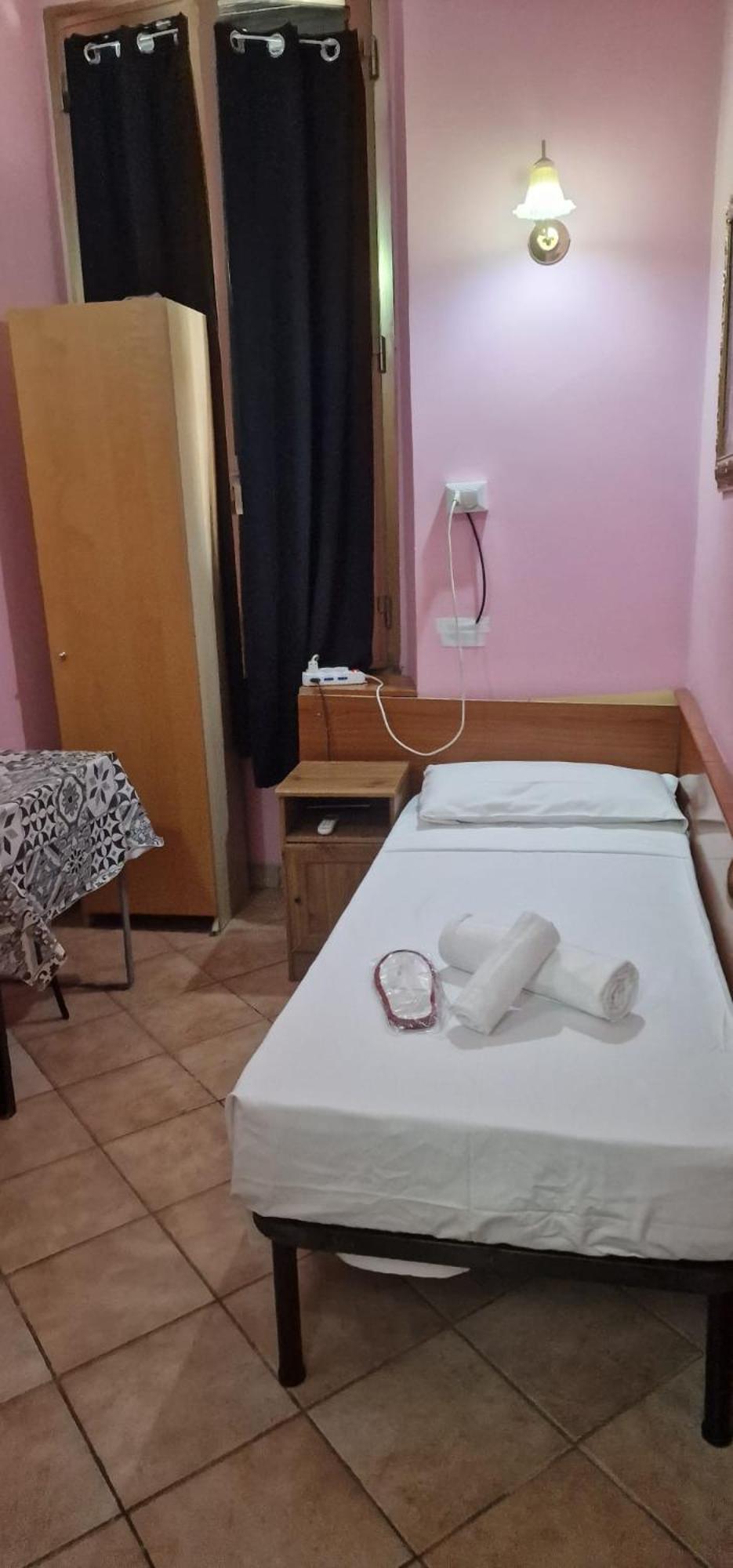 Quarto Individual com Casa de Banho Privativa