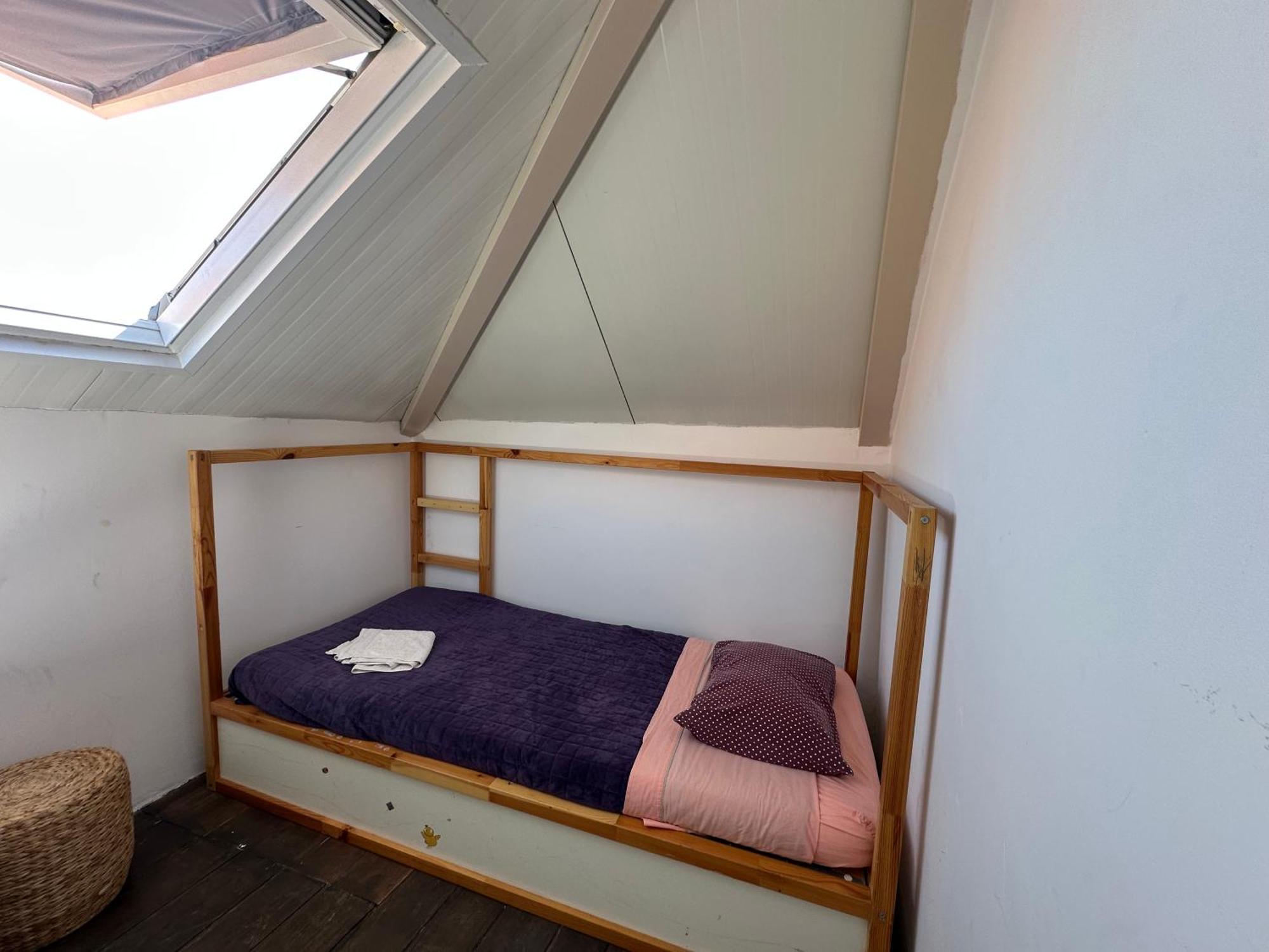 Quarto Twin Standard com Casa de Banho Partilhada