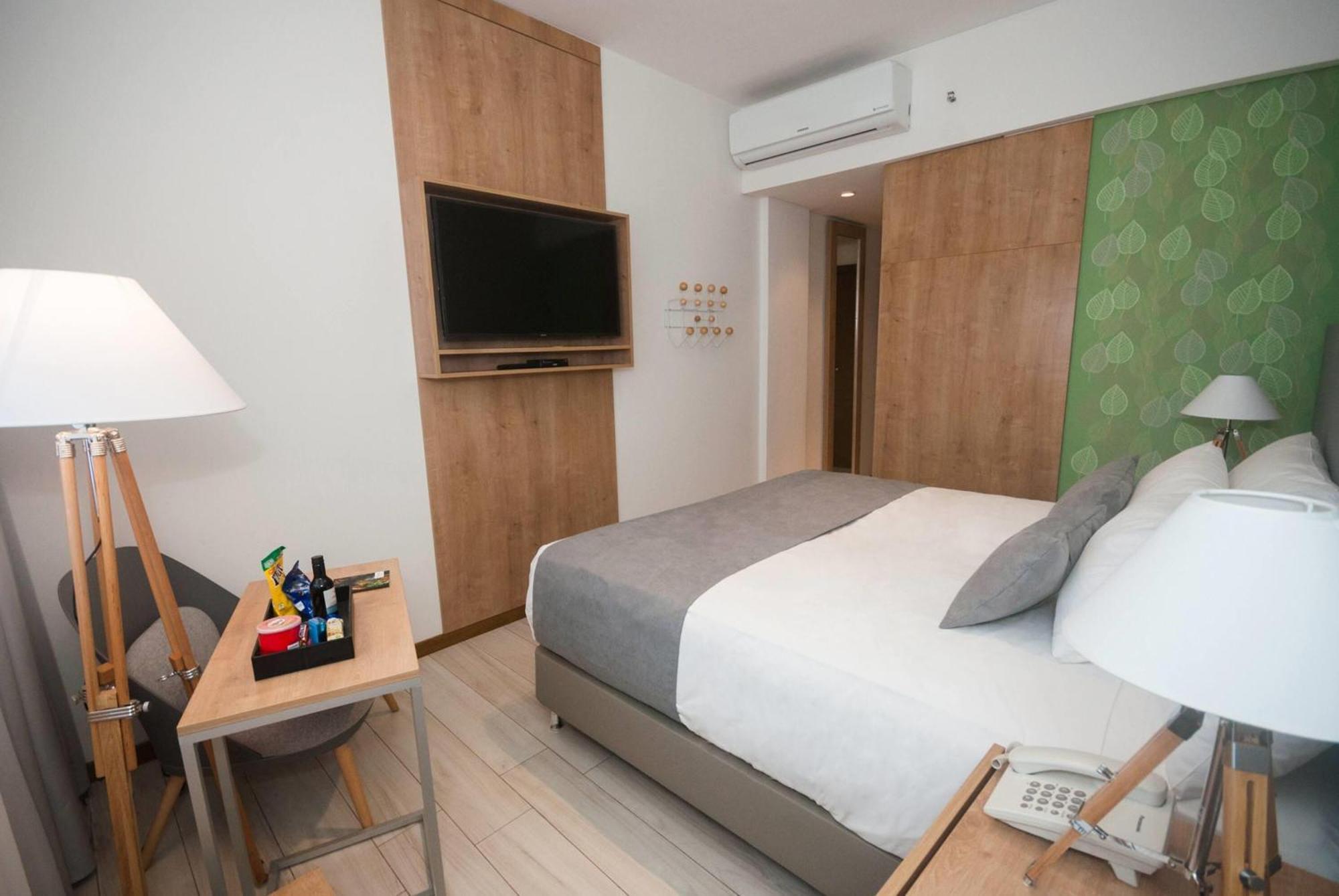 King Room Mobility Access or Non-Smoking