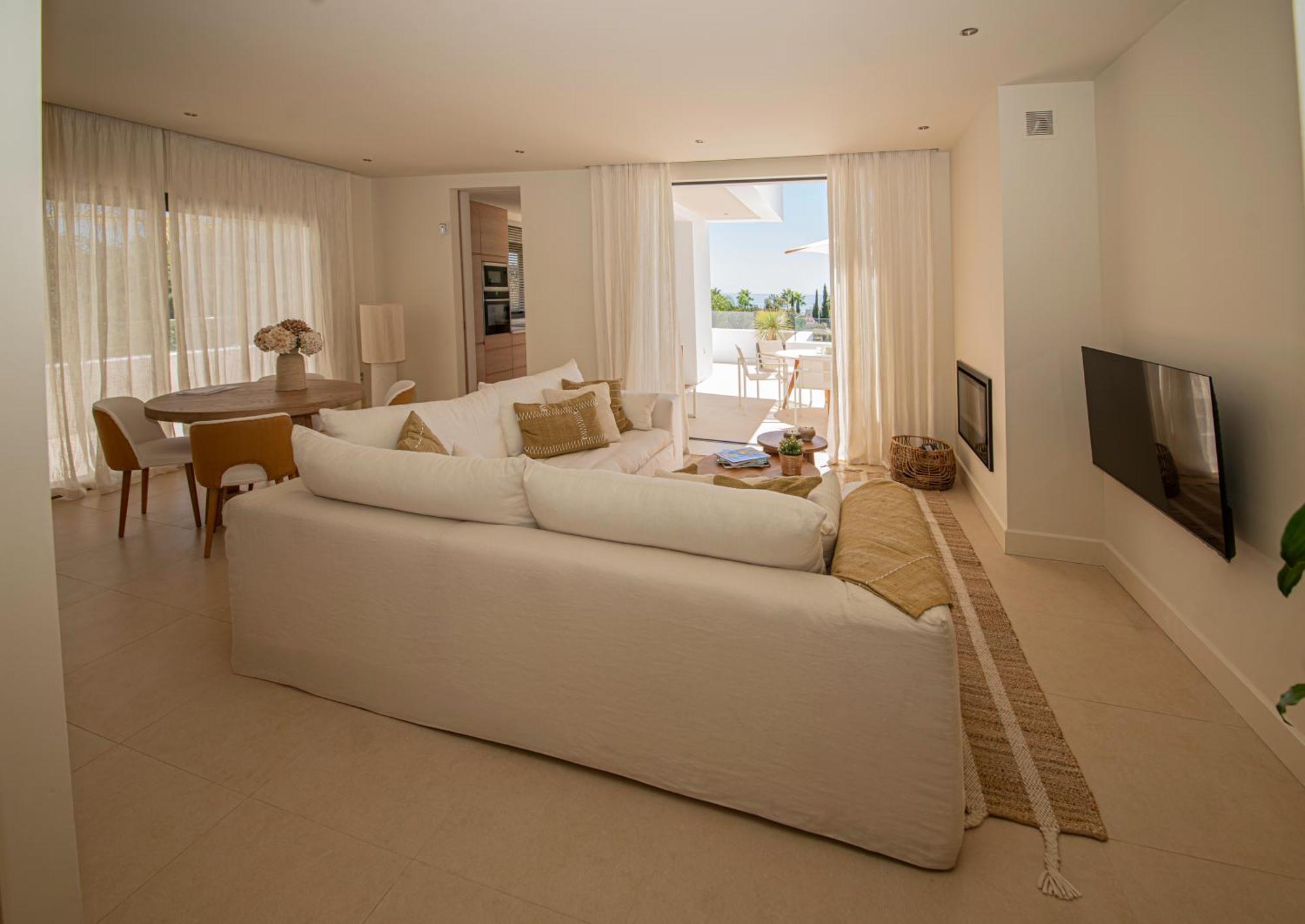 One-Bedroom Apartment Balcony Sea View