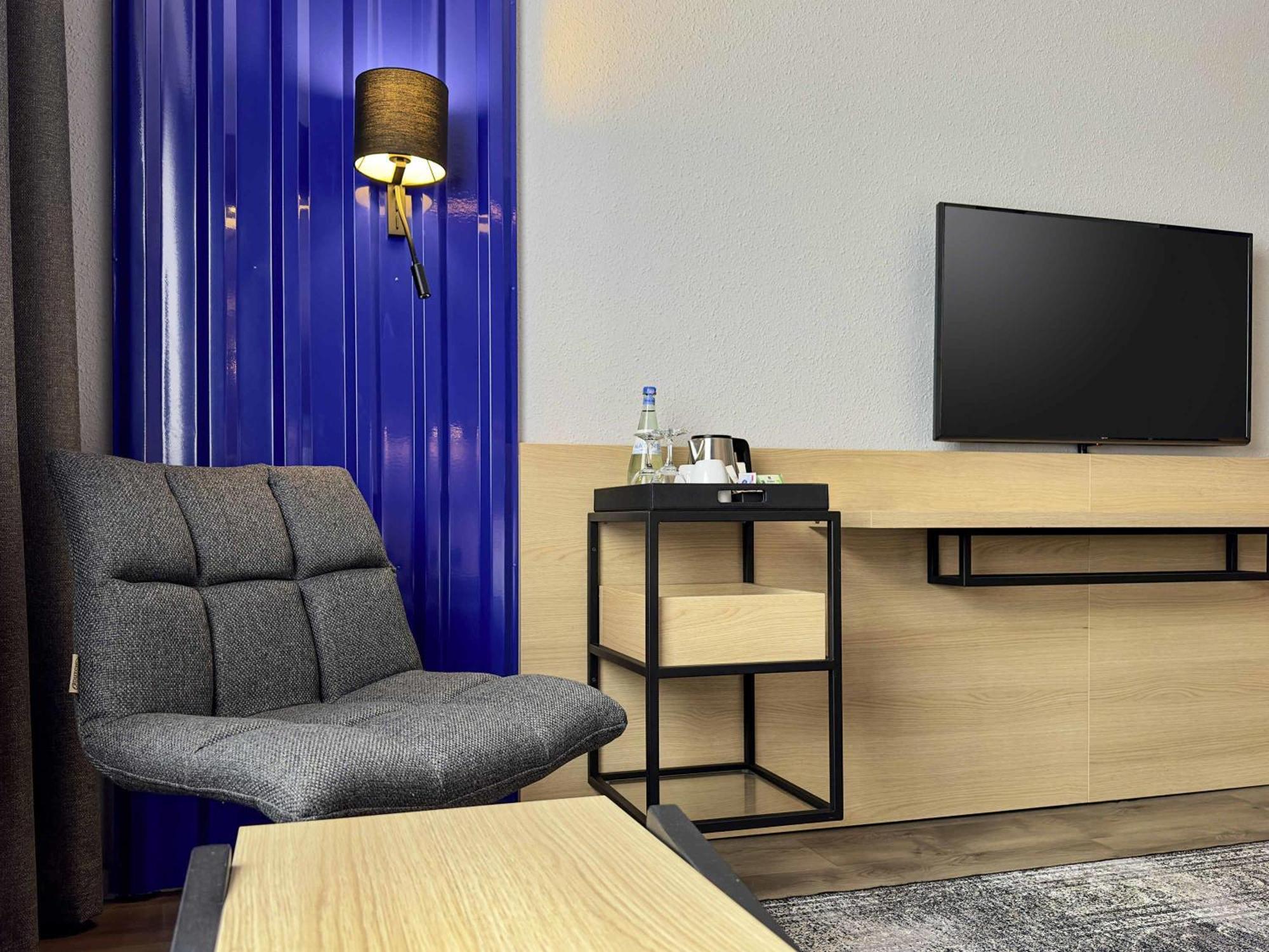Family Suite Two Single Beds Sofa