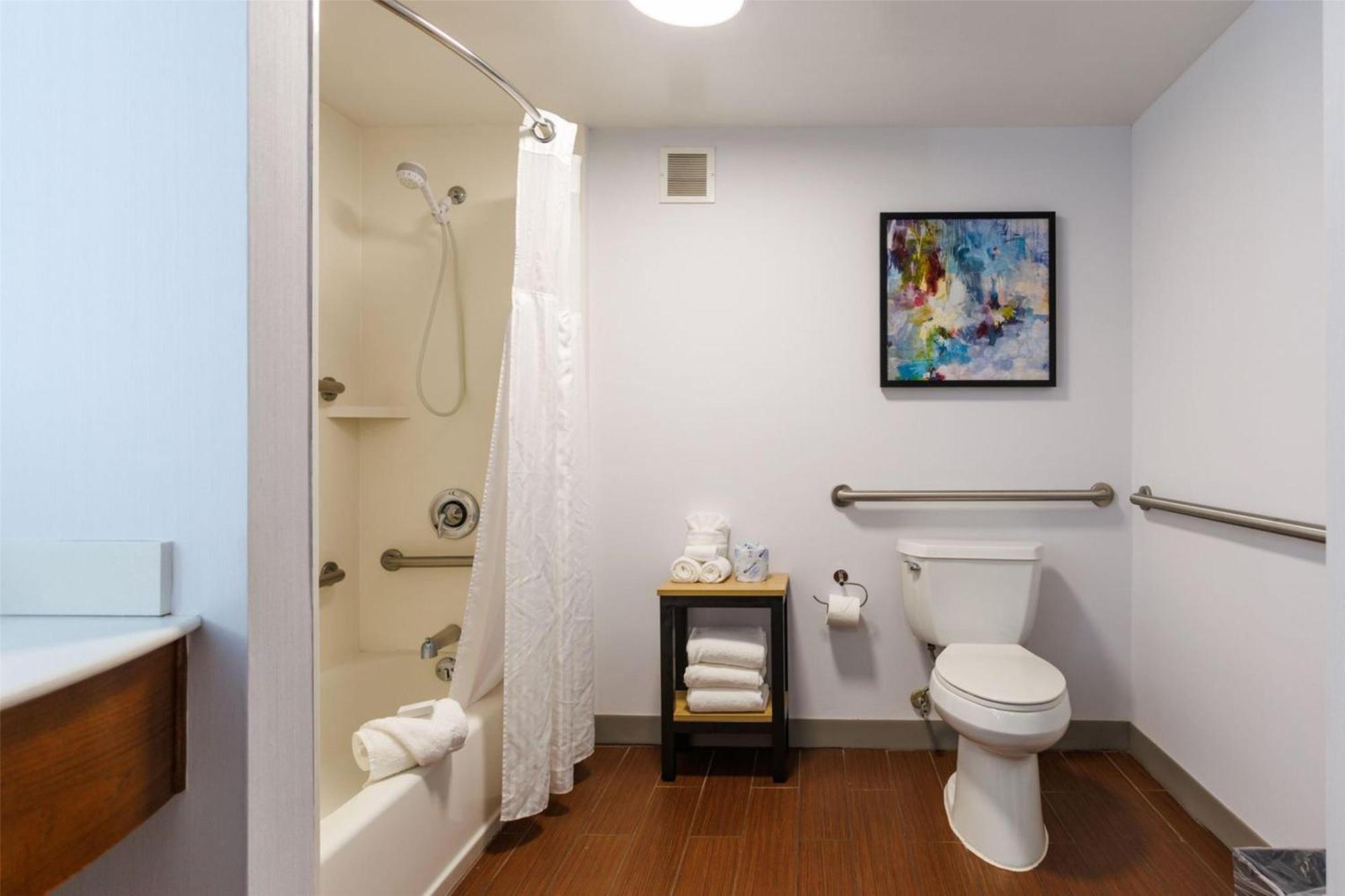 King Room Tub Mobility Hearing Access