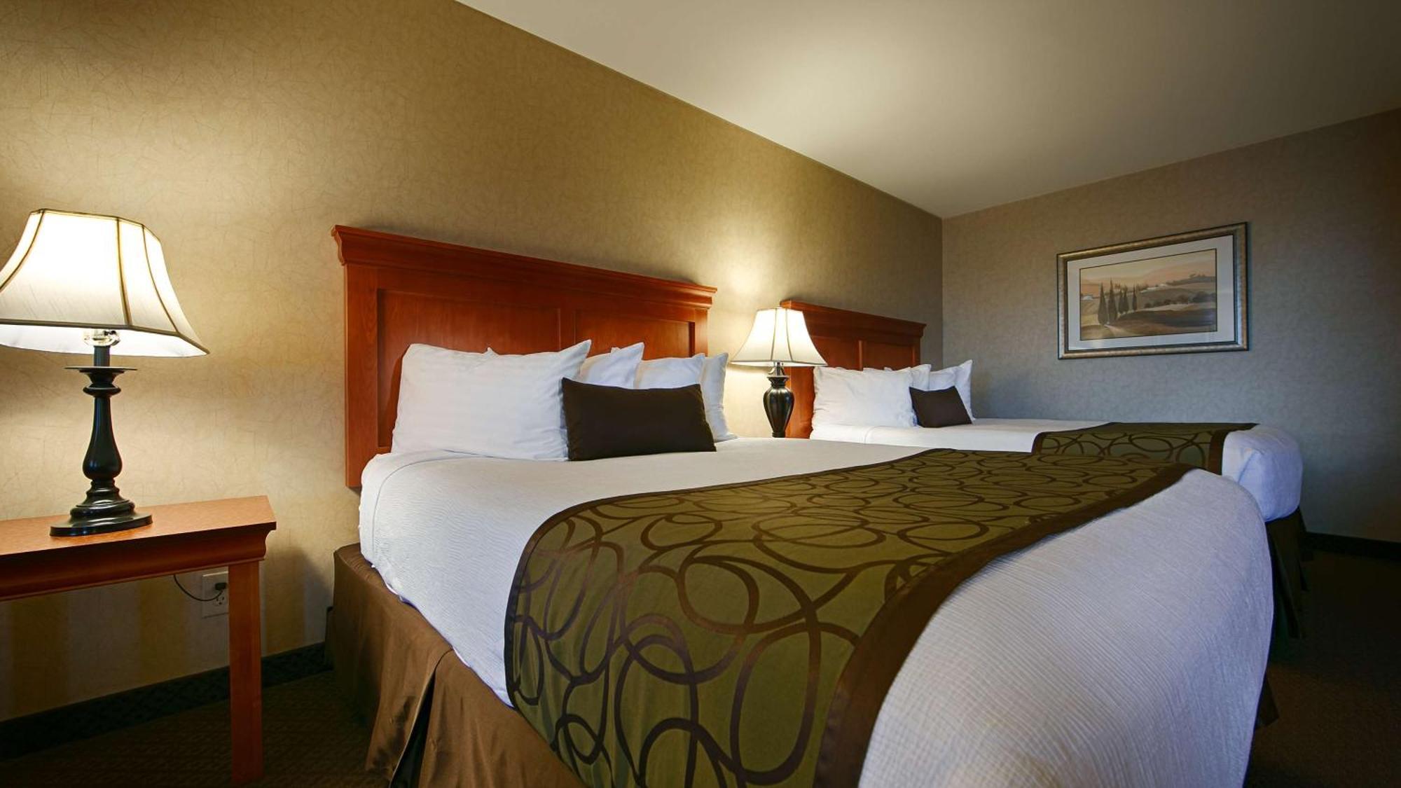 Queen Room with Two Queen Beds and Bath Tub - Disability Access/Non-Smoking