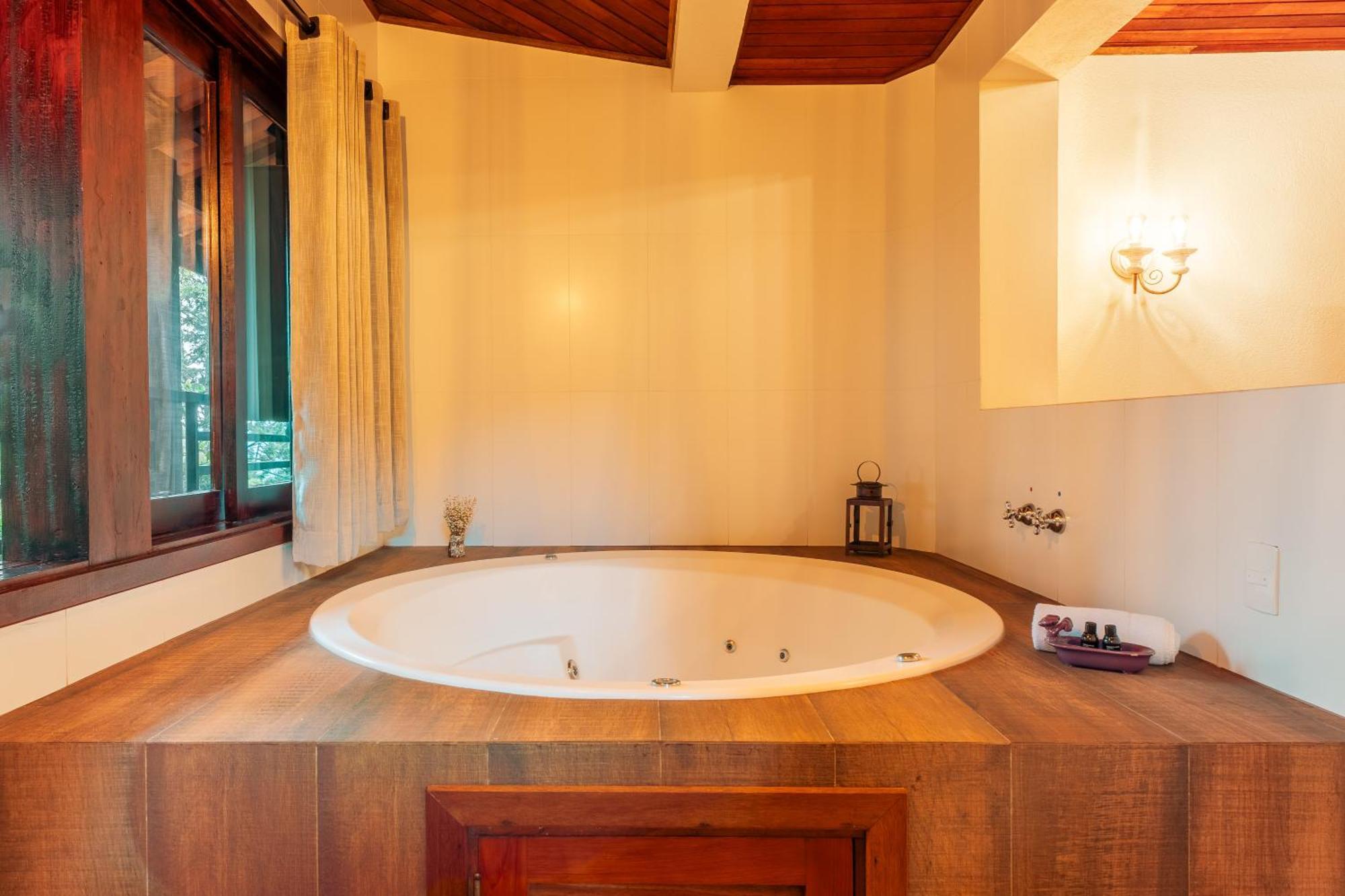 King Suite Spa Bath