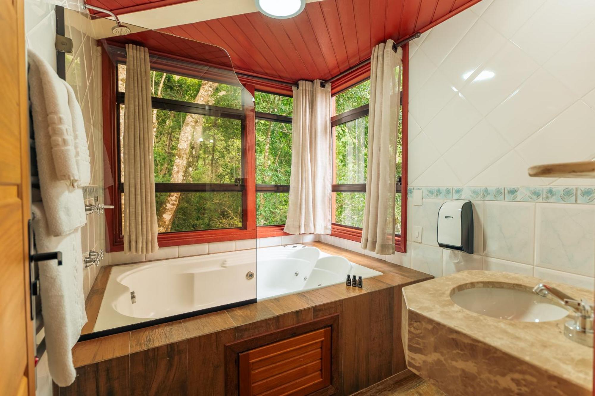Deluxe Double Room Bath
