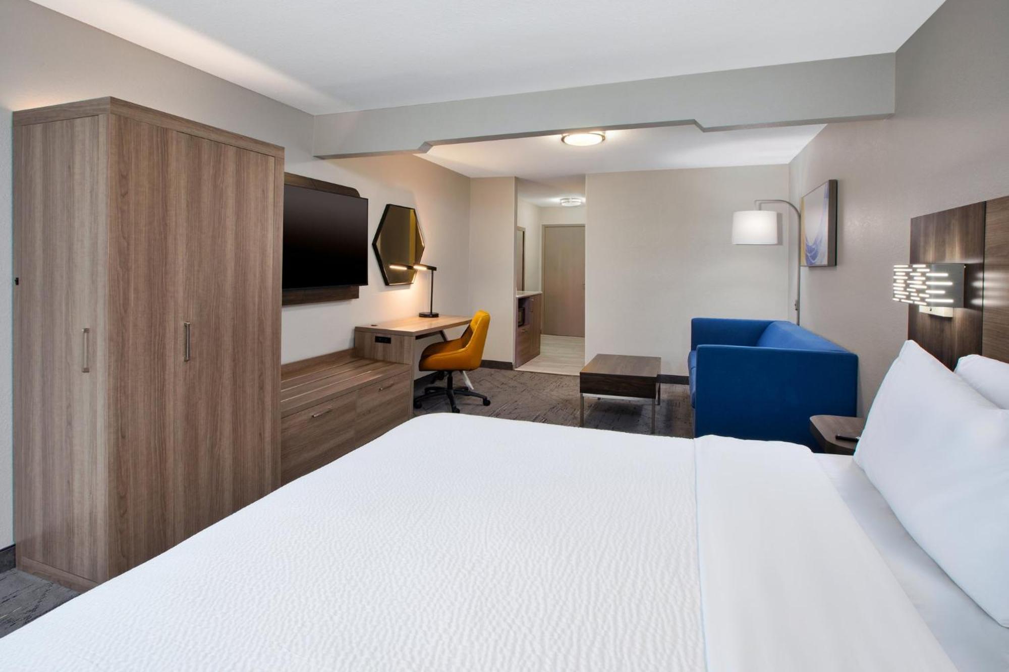 Standard King Room with Sofa Bed