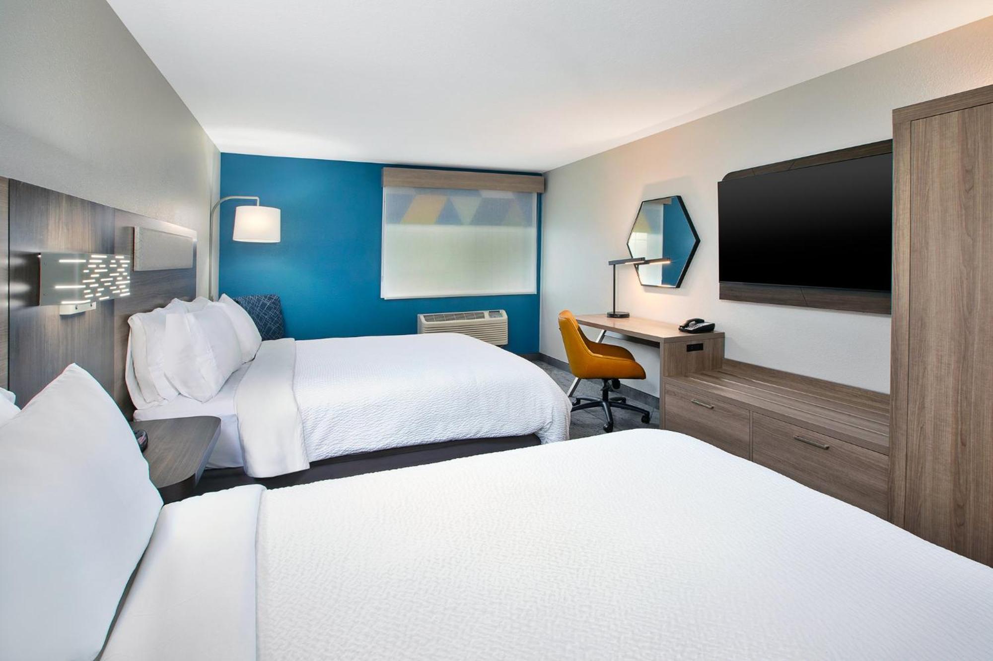 Standard Queen Room Two Queen Beds