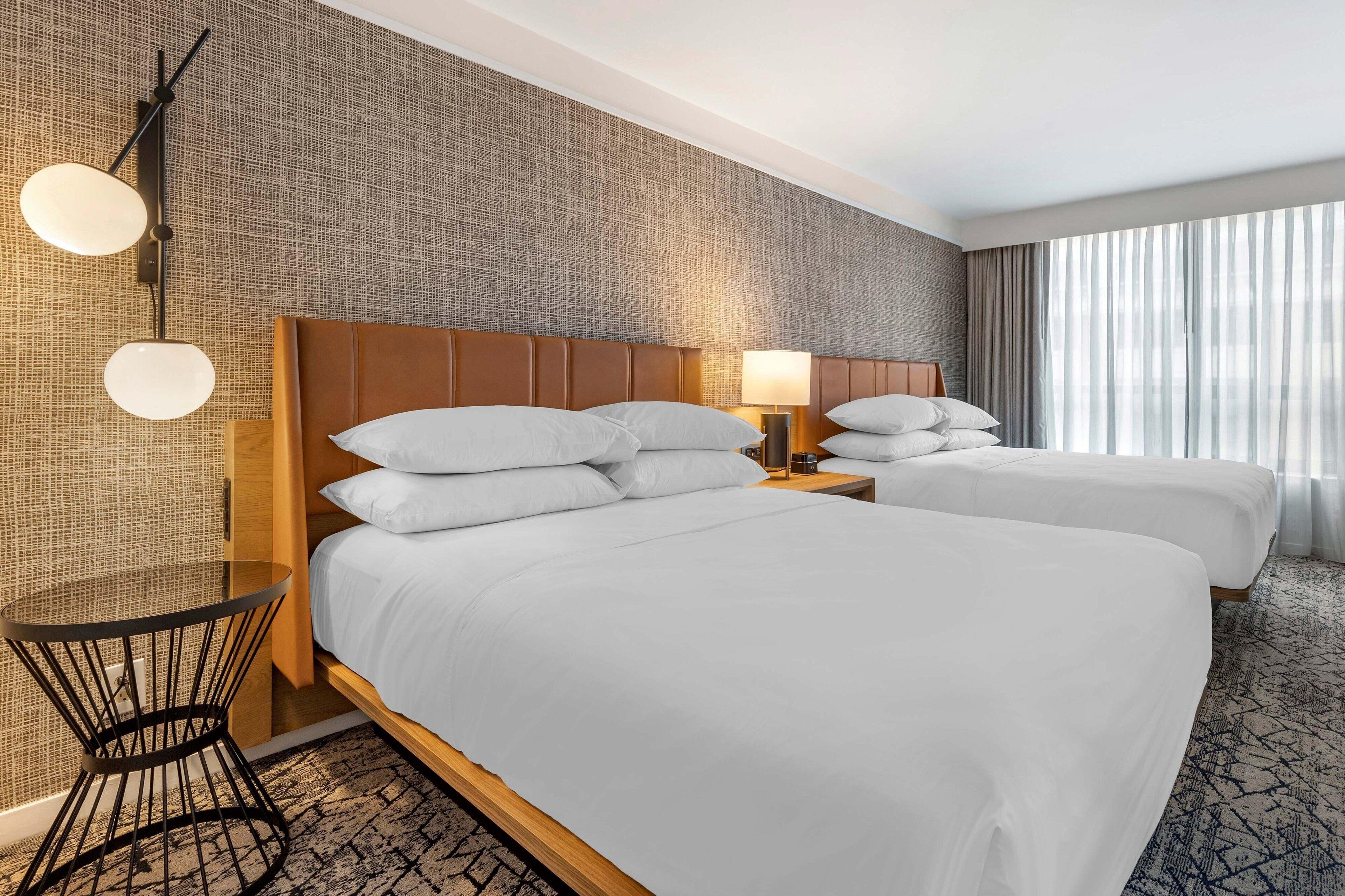 Club level 1 Bedroom Suite 2 Double Sofa bed City view