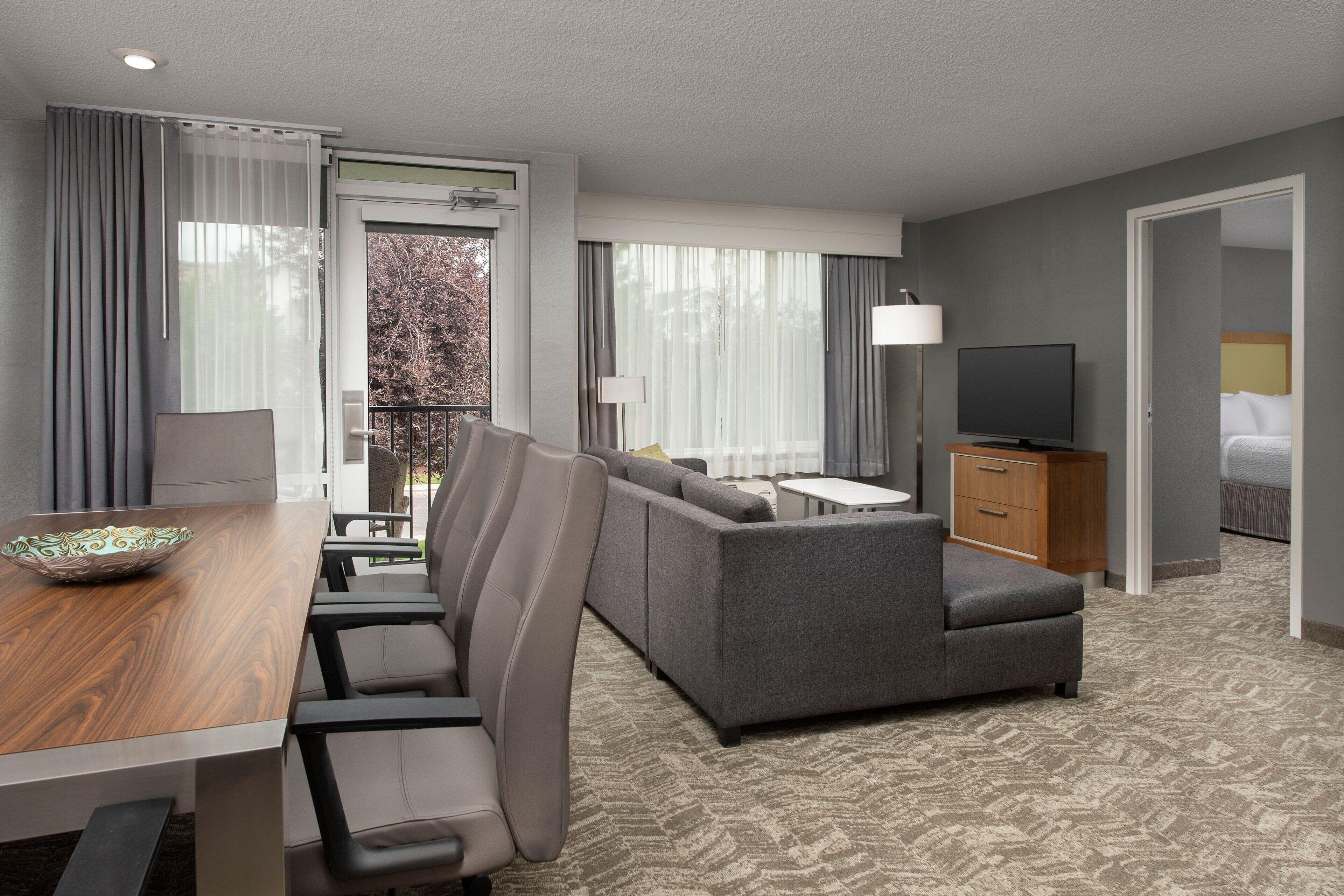 One-Bedroom King Suite Bathtub Sofa Bed Mobility Access
