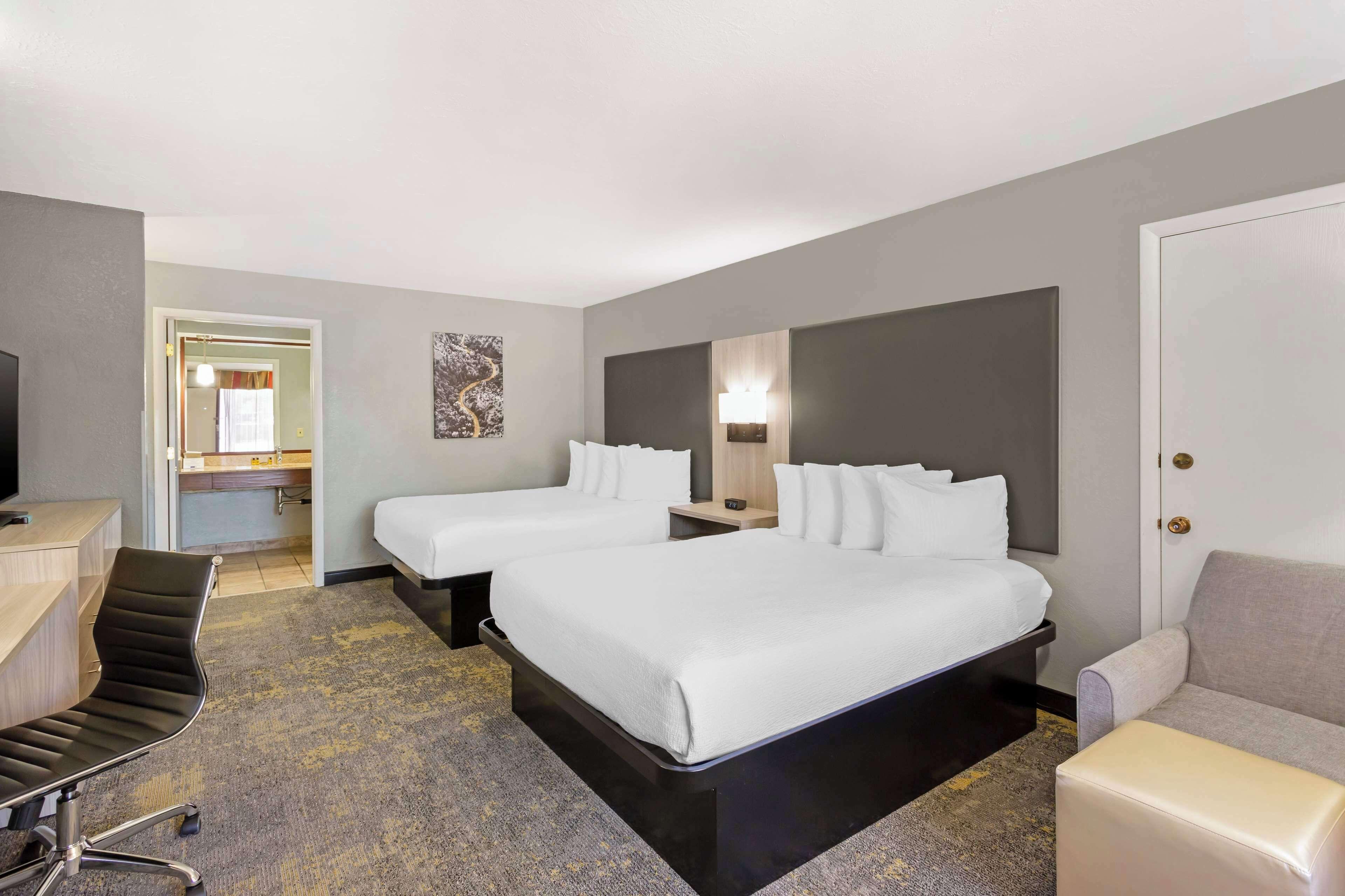 Queen Room Two Queen Beds Pet Friendly or Non-Smoking