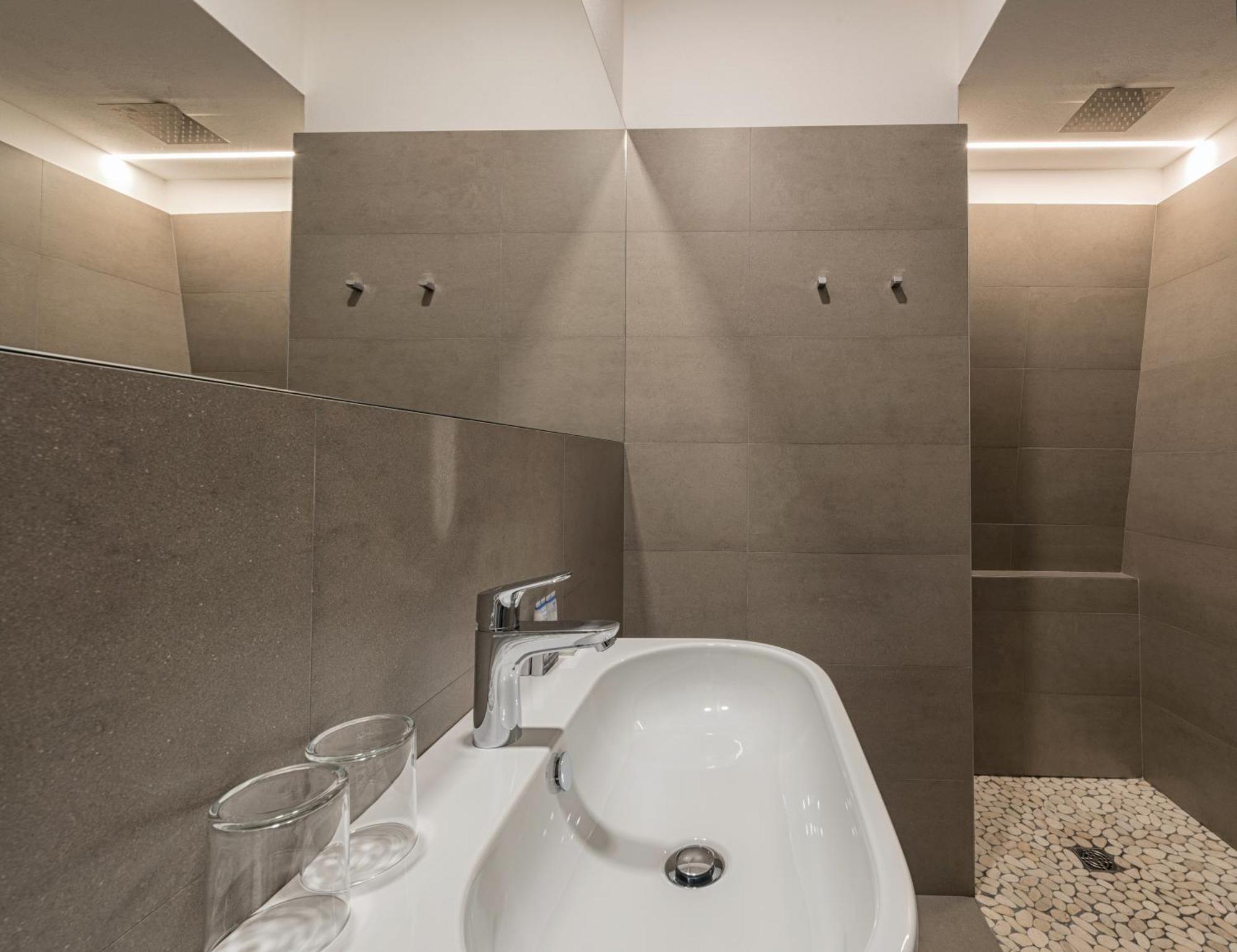 Superior Double or Twin Room Front Lake View