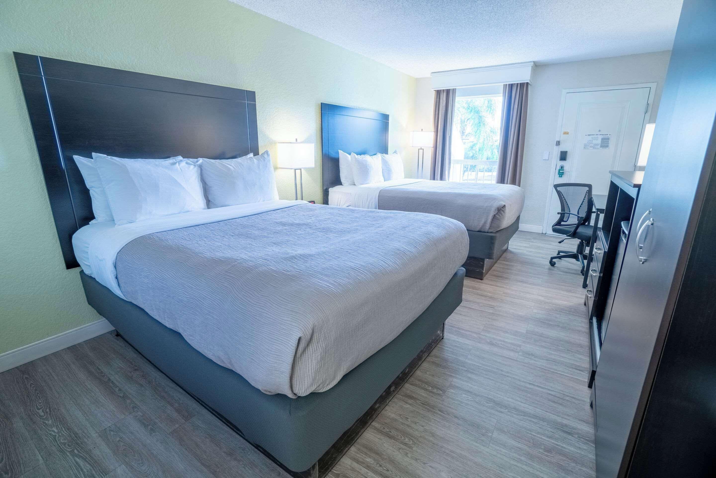 Queen Room Accessible or Nonsmoking