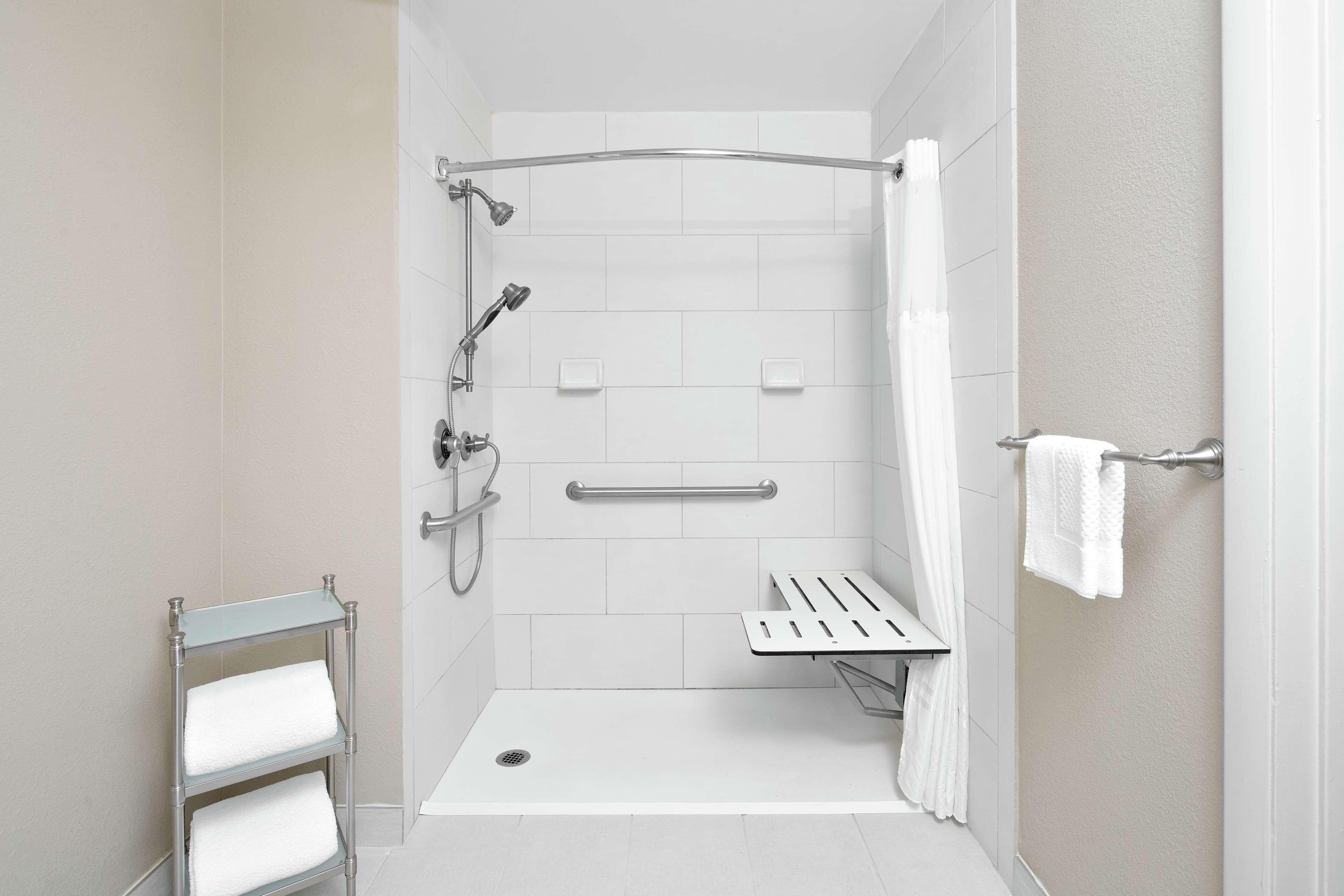 King Suite Wet Bar Tub Mobility Accessible,1705783585:JPEG