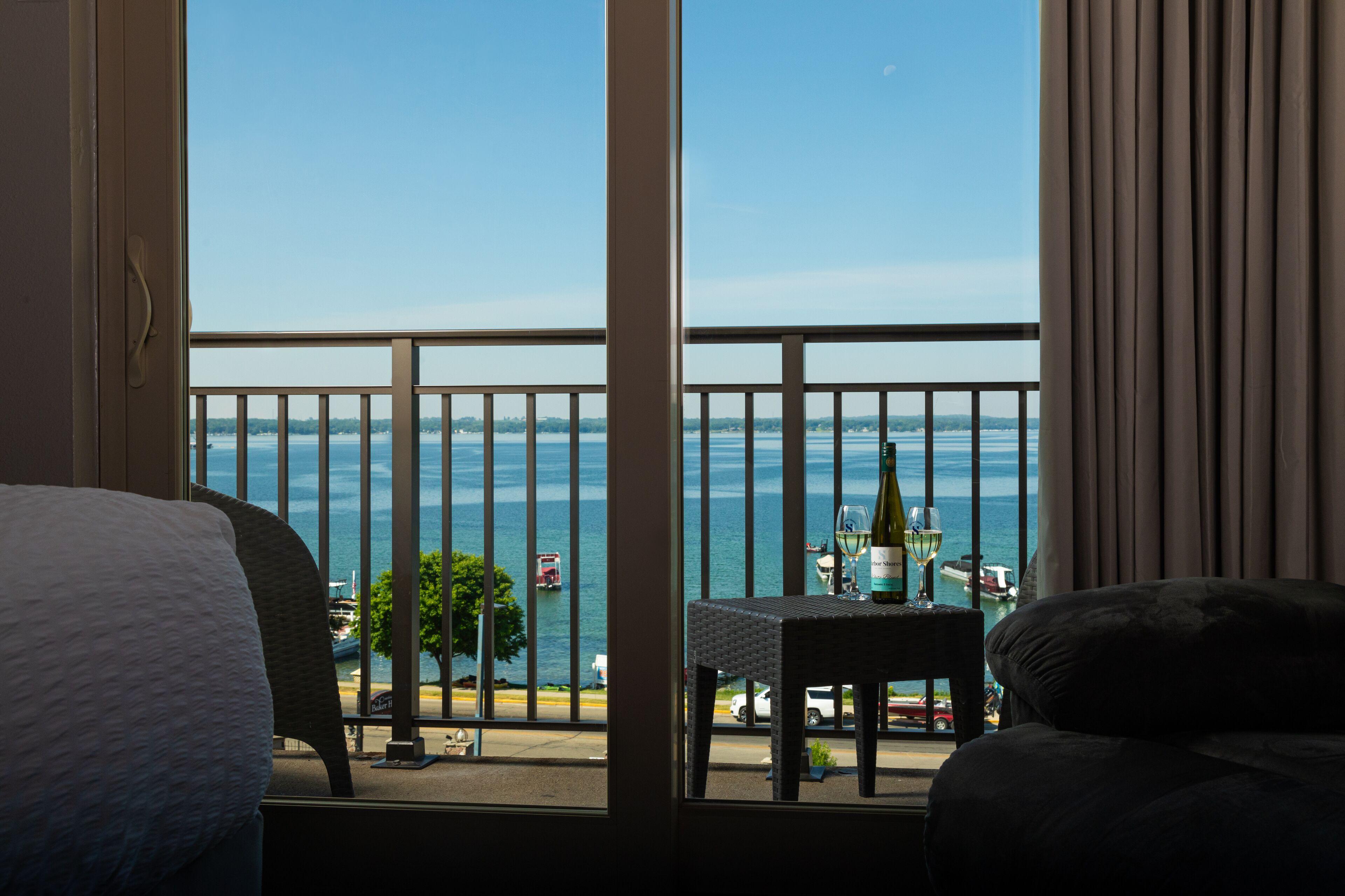 1 King Bed Lakeview Accessible Balcony 5th floor