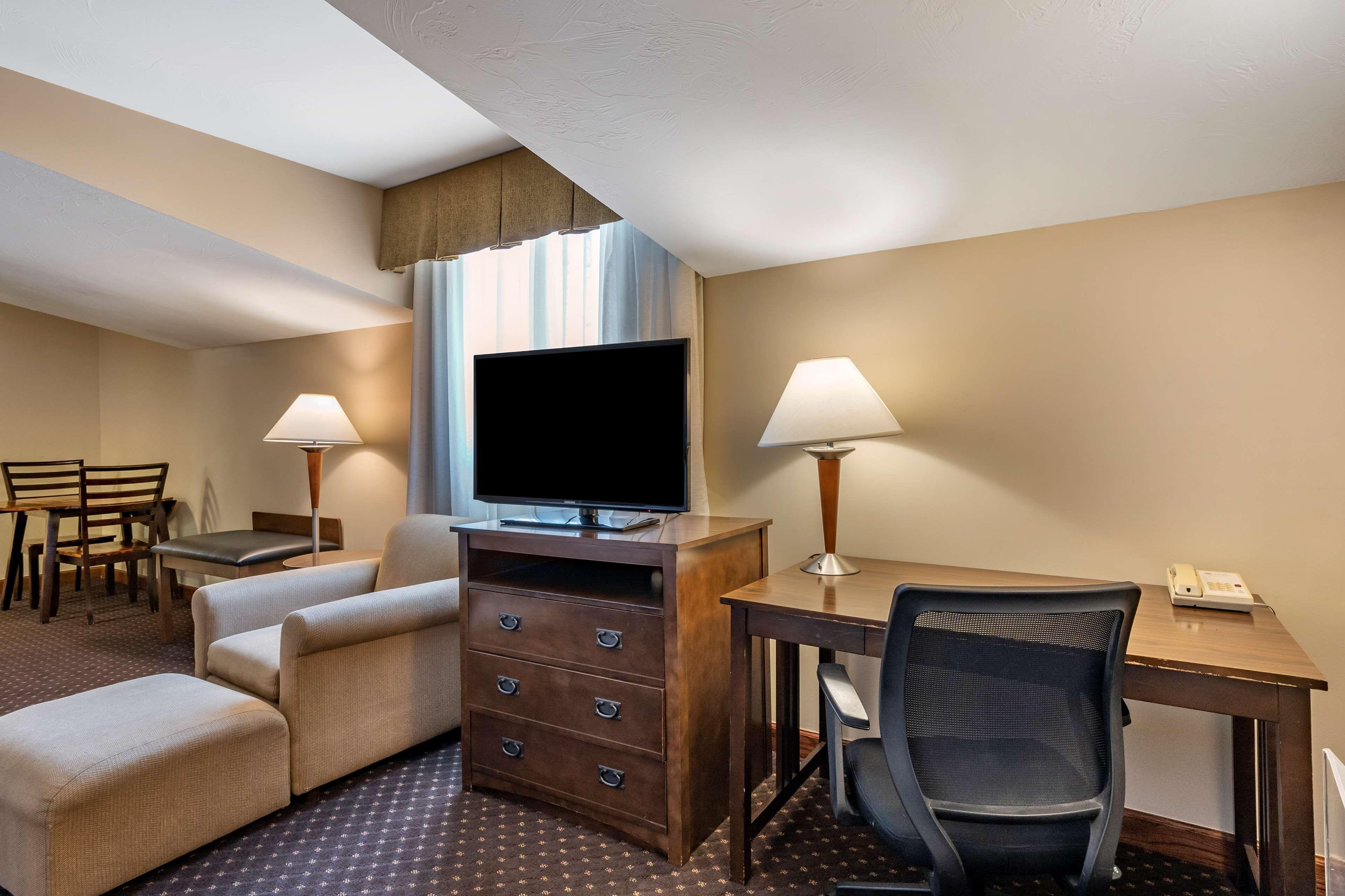 Queen Suite Two Queen Beds