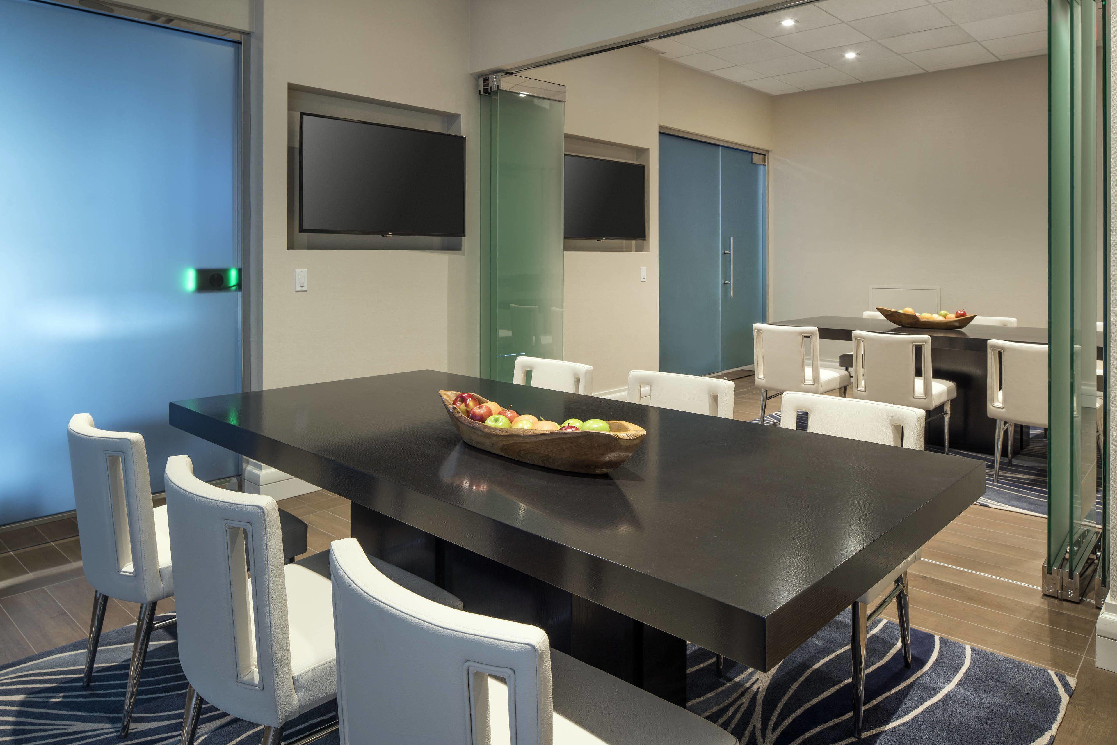 M Club King Room