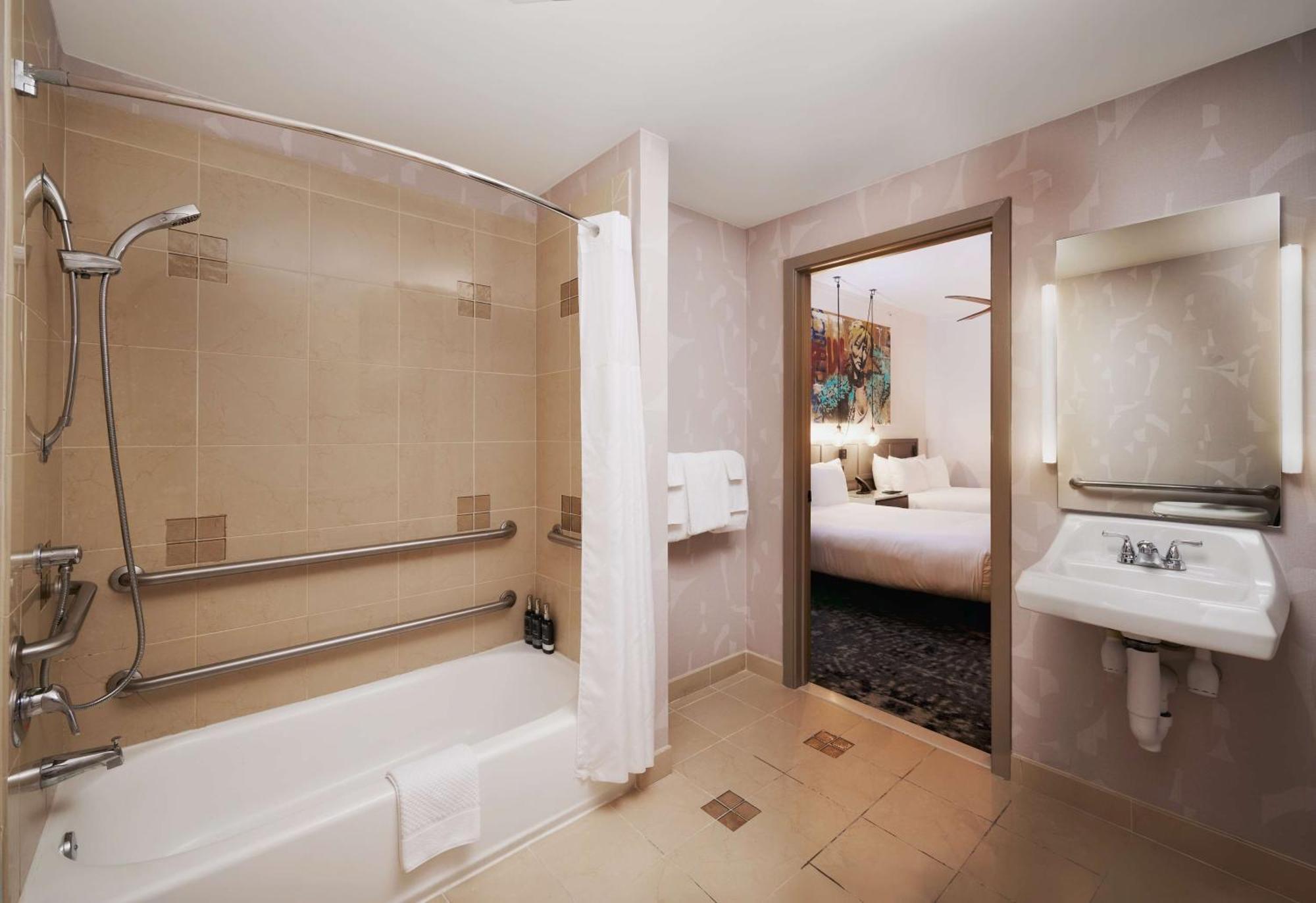 Queen Room Two Queen Beds Mobility Hearing Access