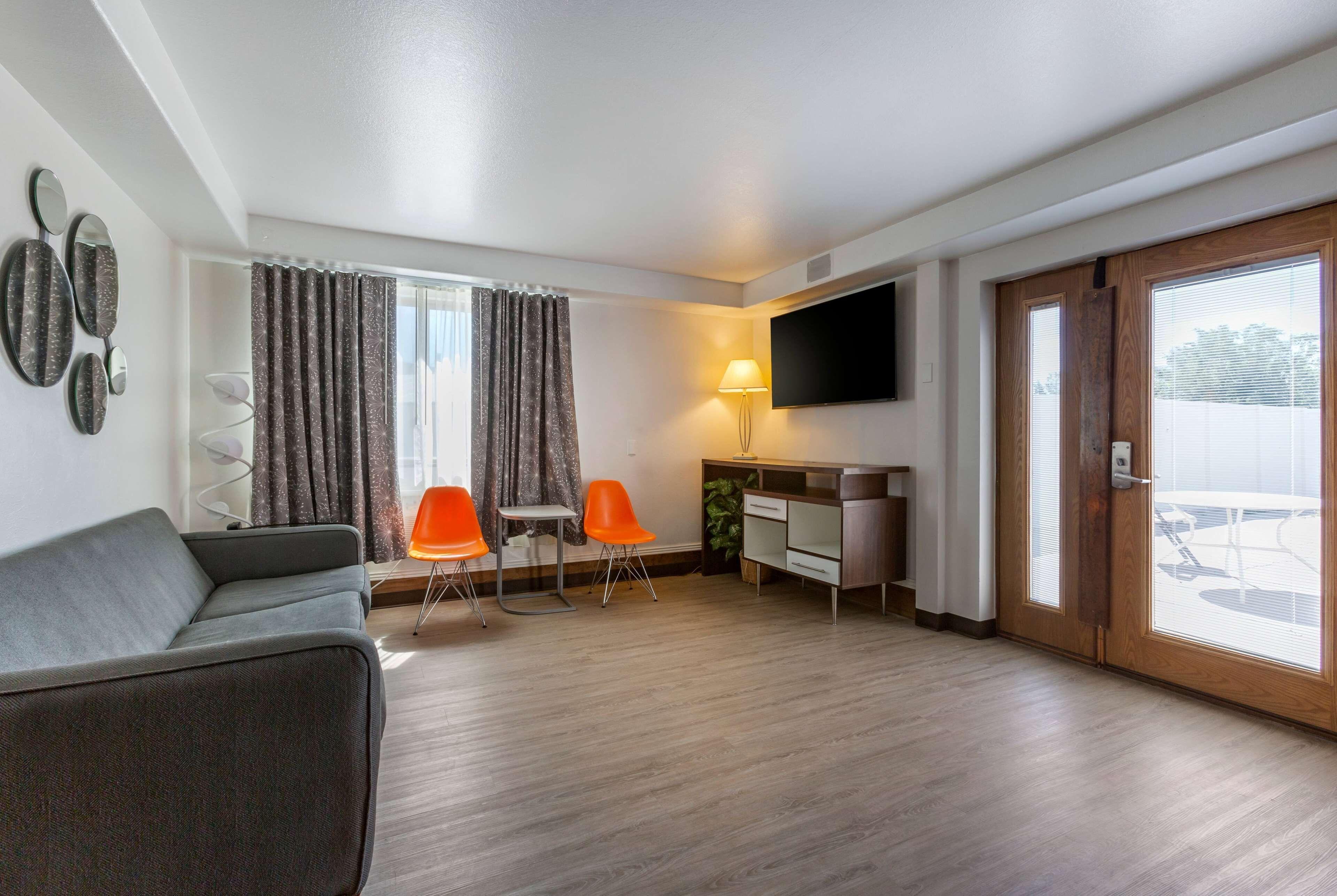 King Suite Non-Smoking