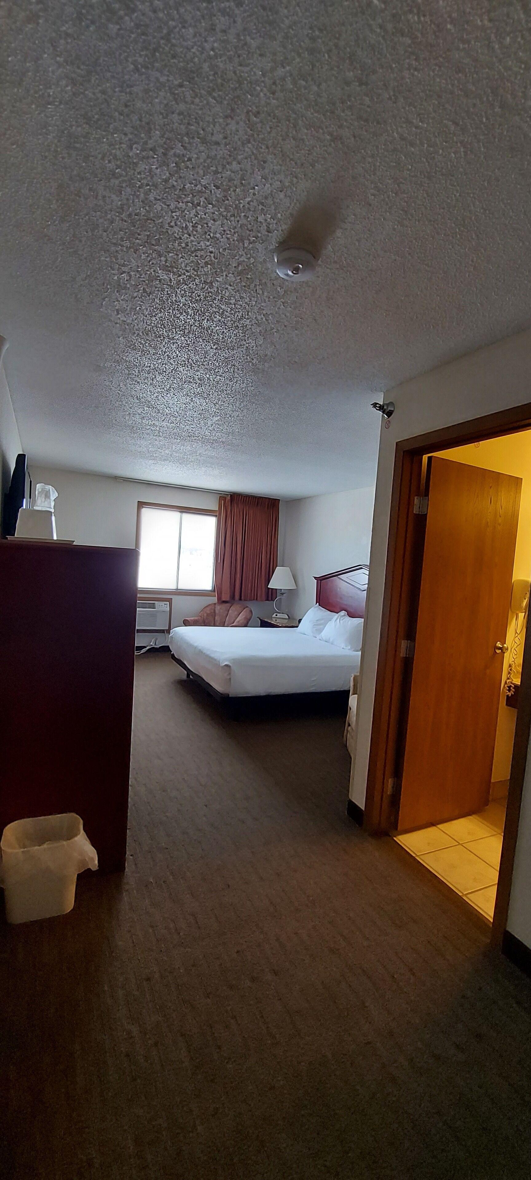 1 King Bed Seconds Floor Non-Smoking