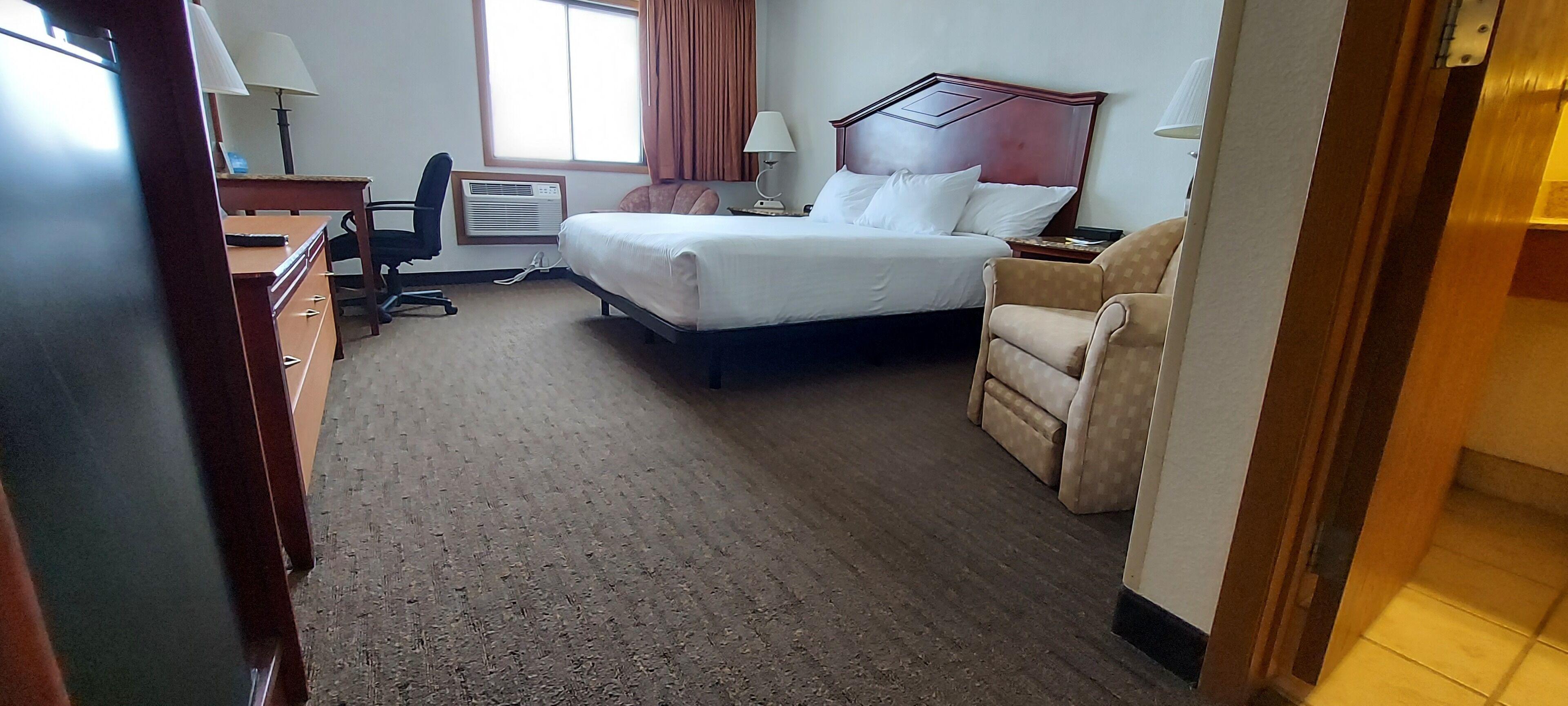 1 King Bed Seconds Floor Non-Smoking