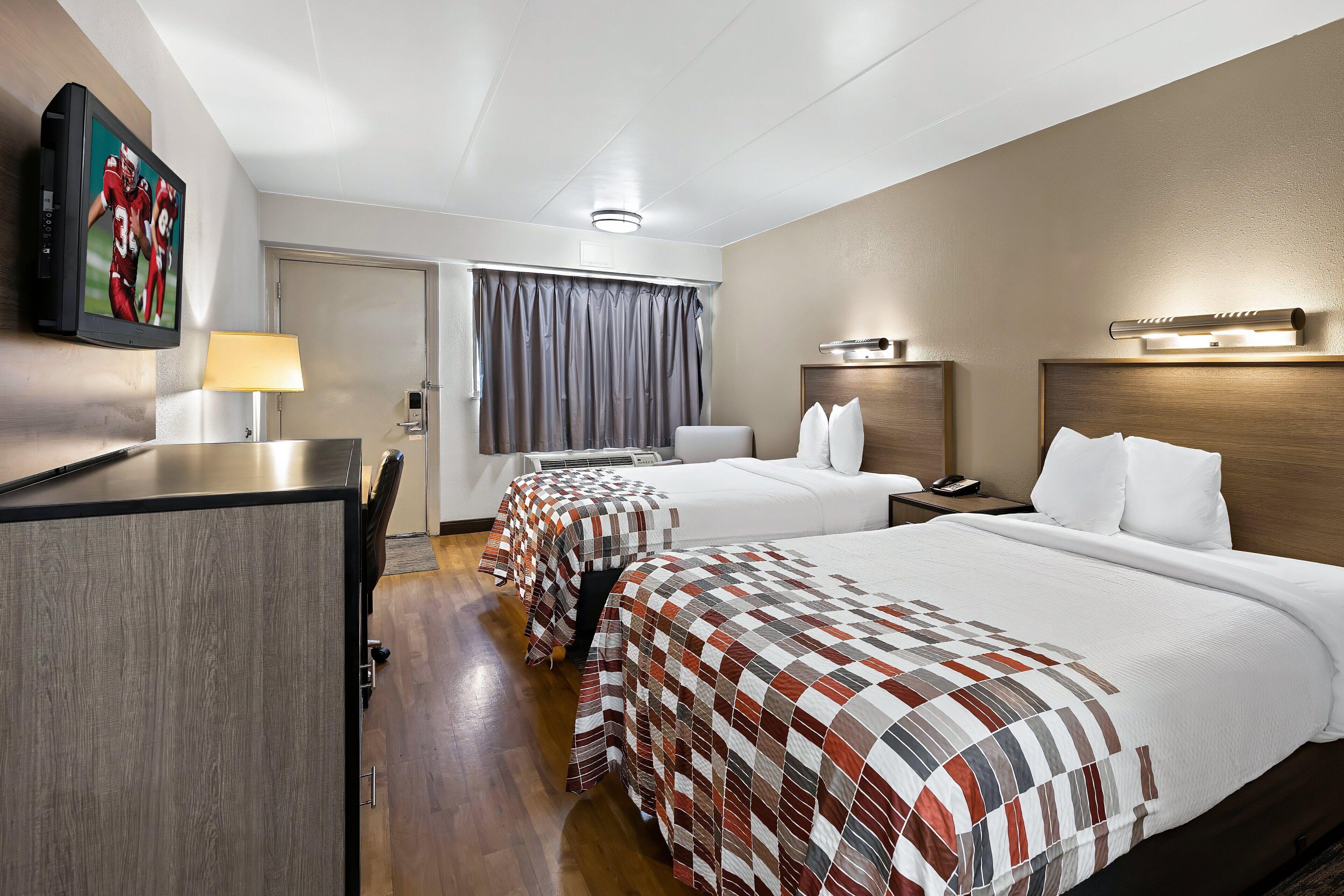 Deluxe Room Two Double Beds Smoke